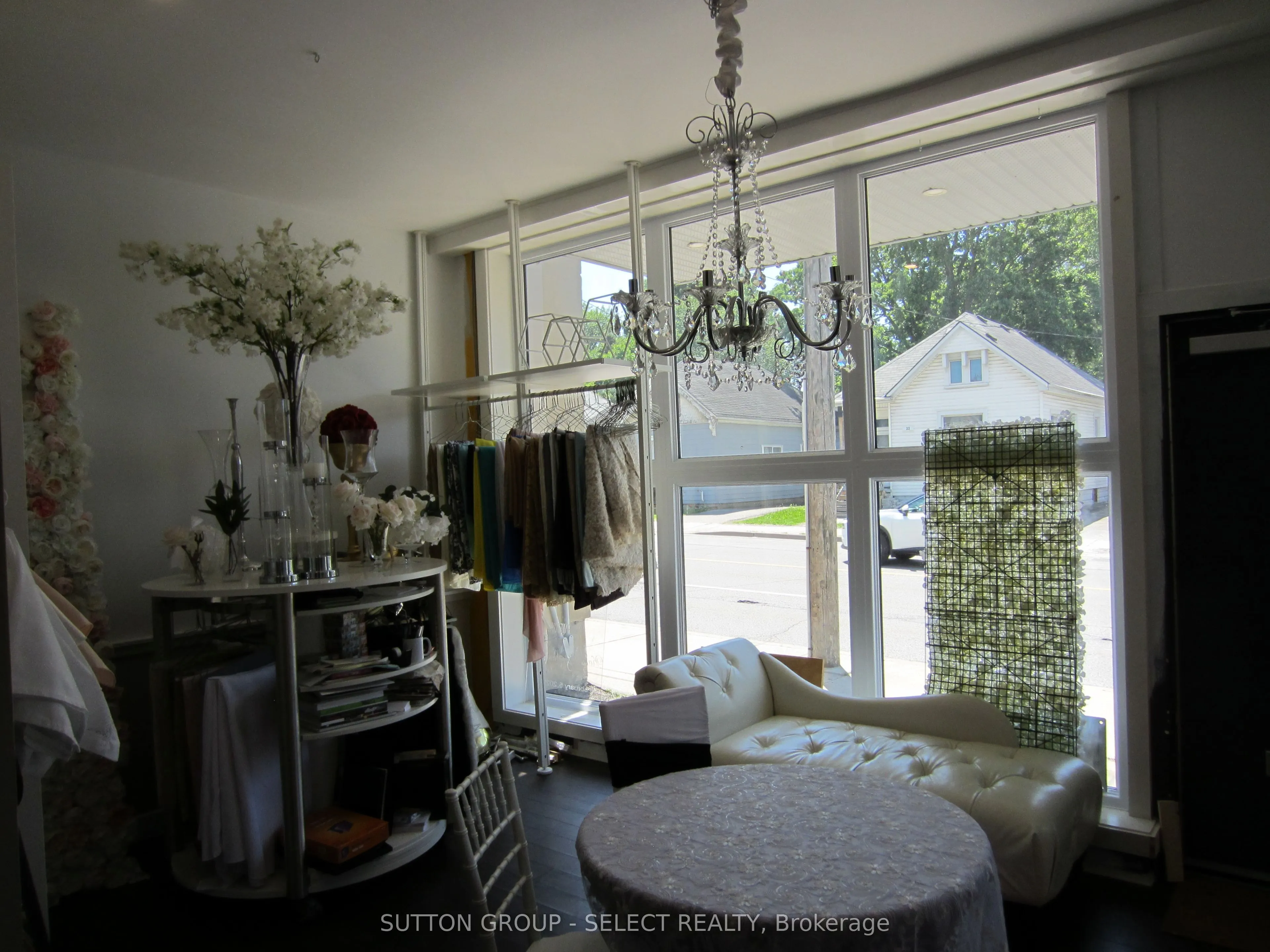 32 Adelaide Street S