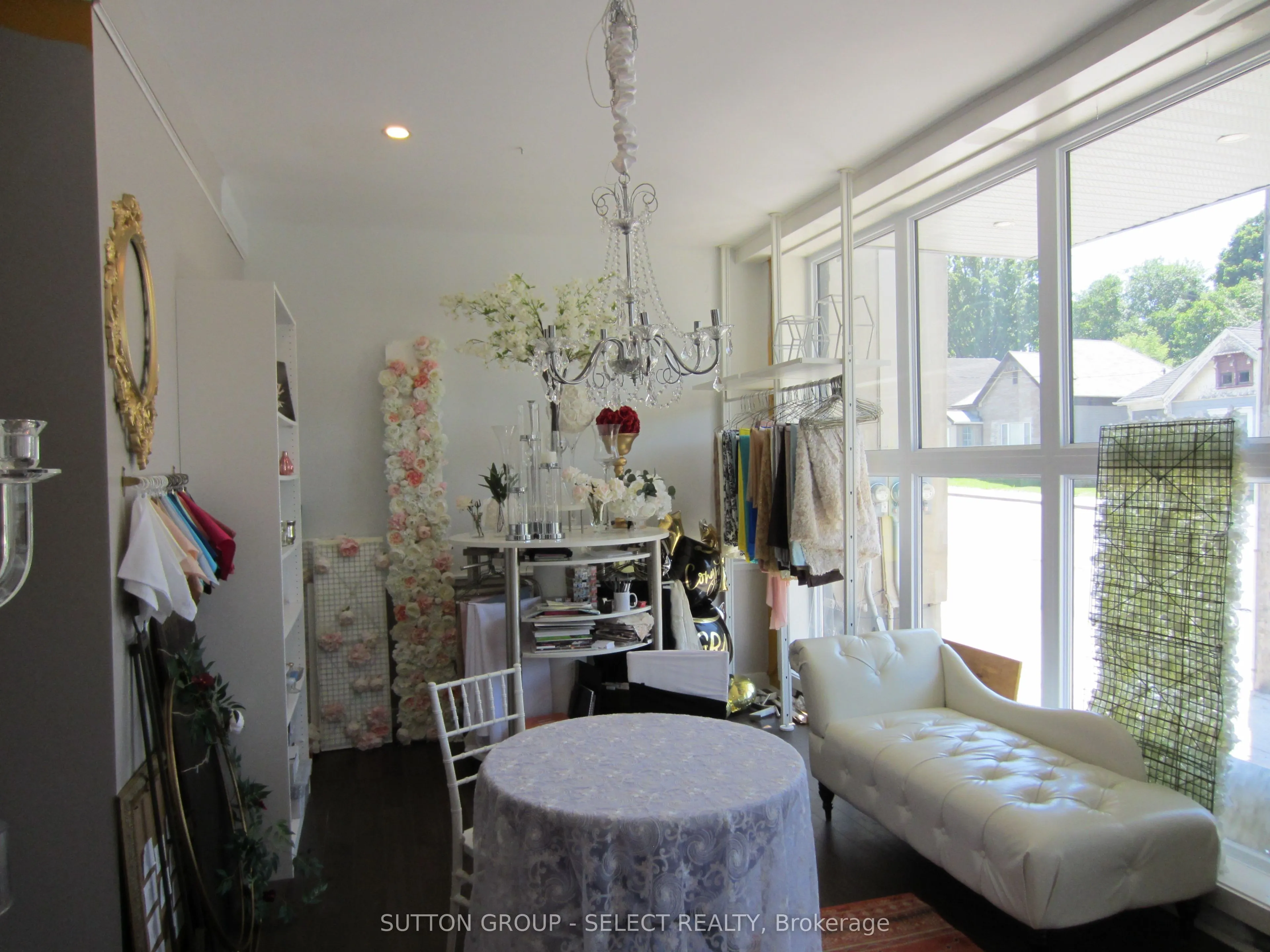 32 Adelaide Street S