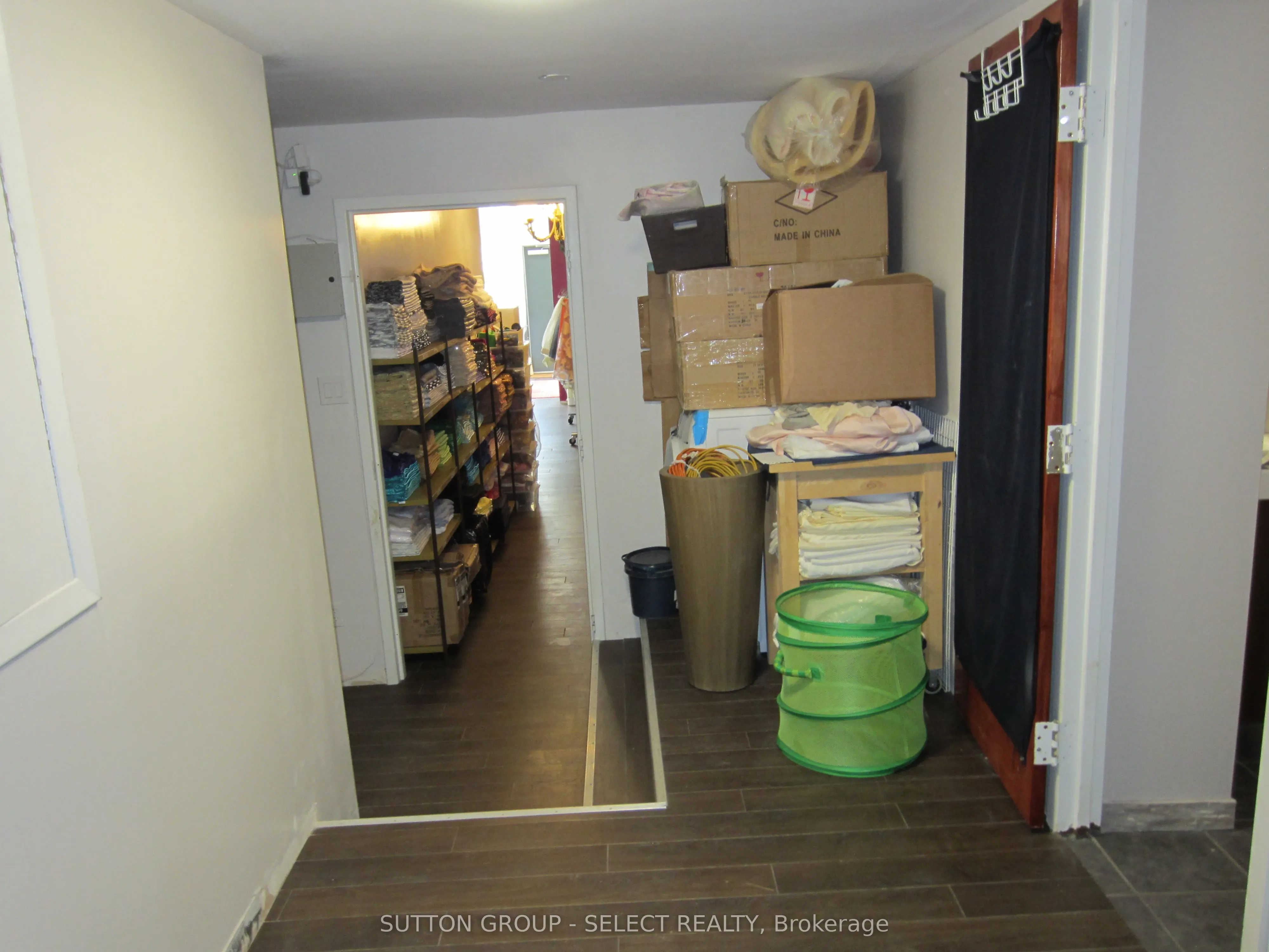 32 Adelaide Street S
