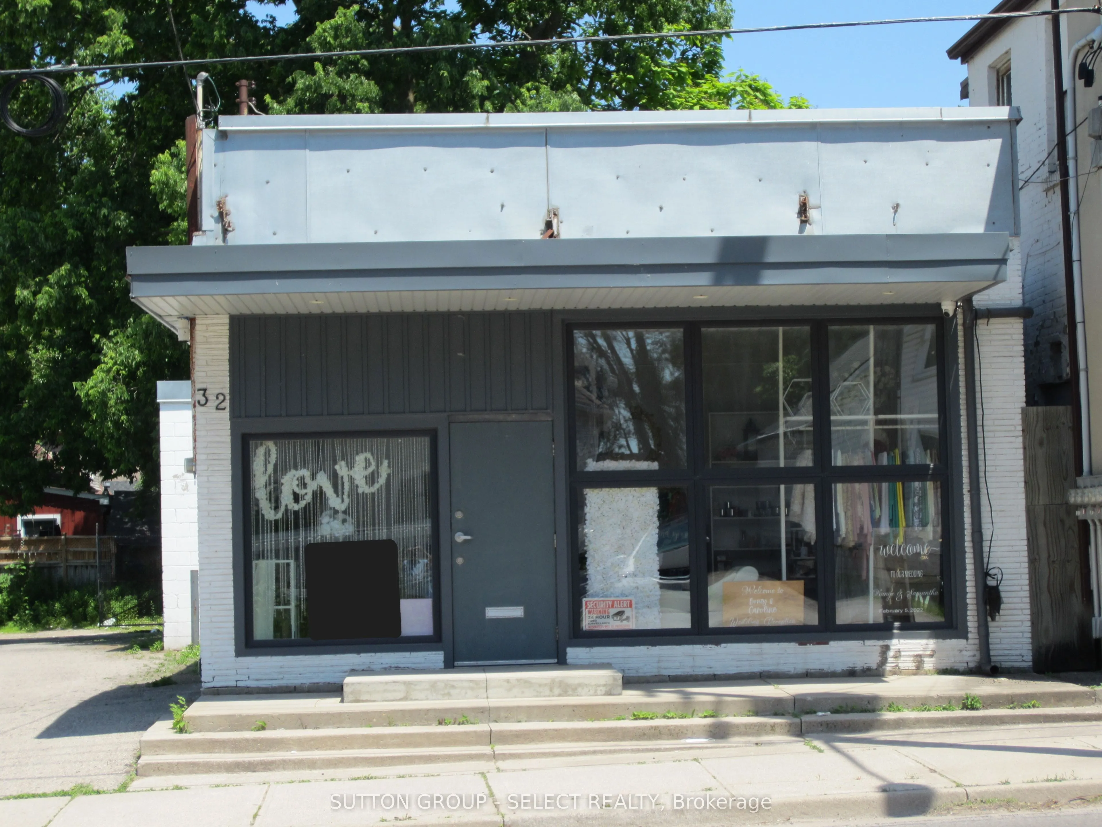 32 Adelaide Street S