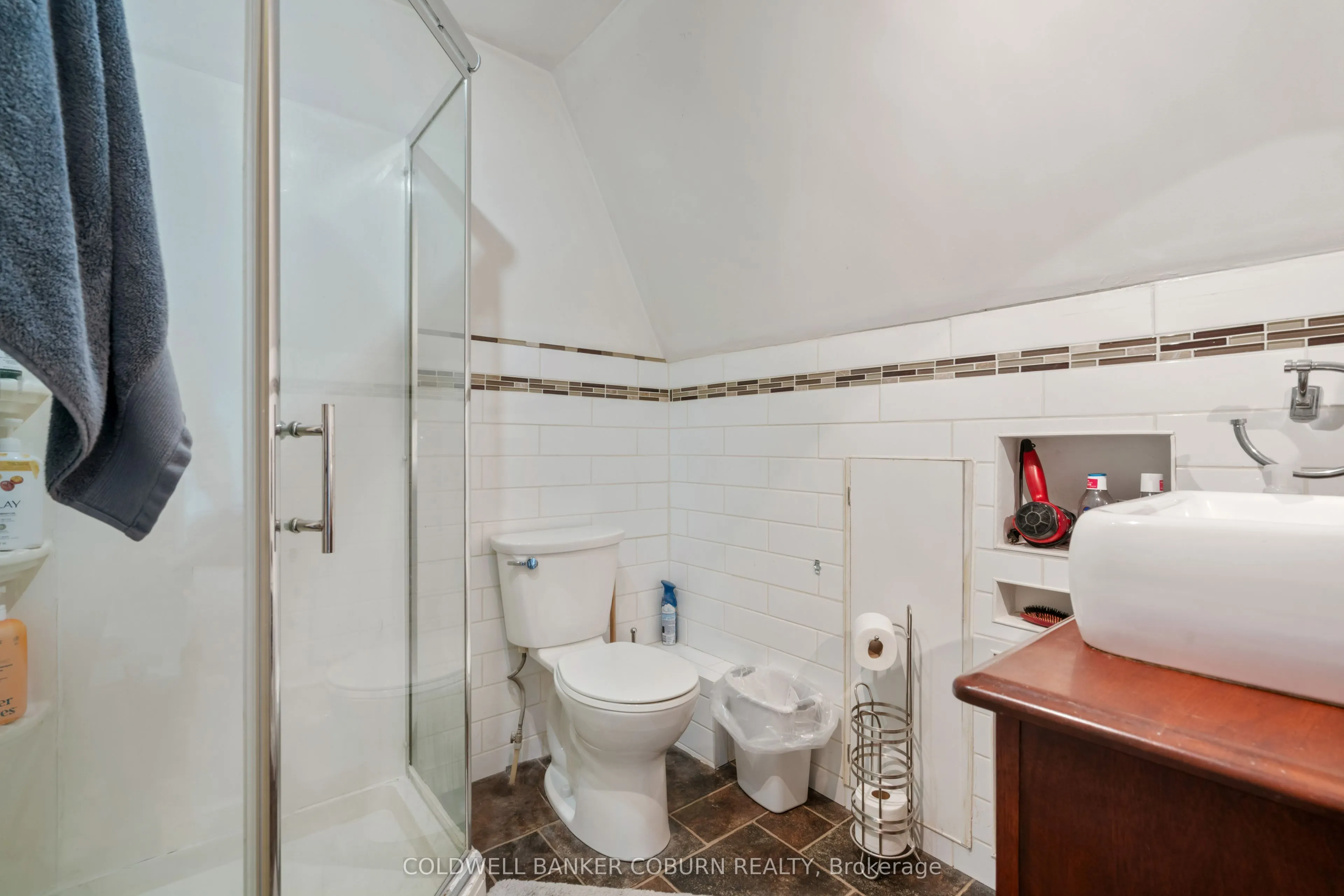 176 Pearl Street W