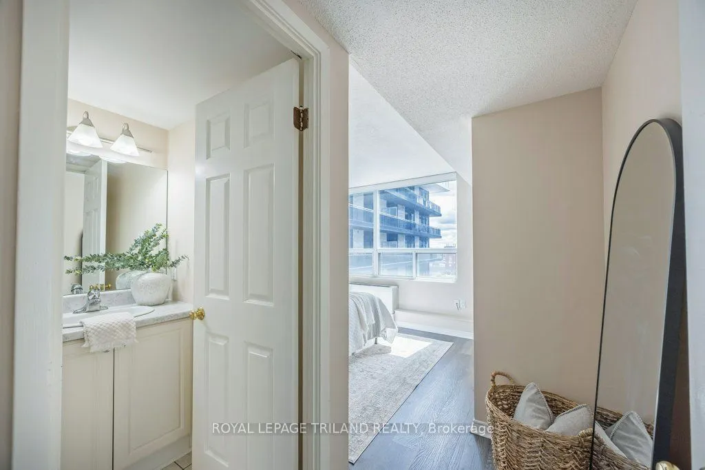 155 Kent Street, #1105