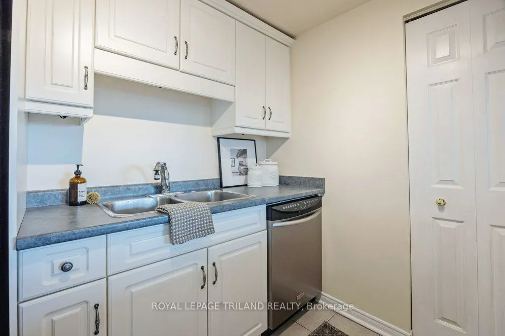 155 Kent Street, #1105