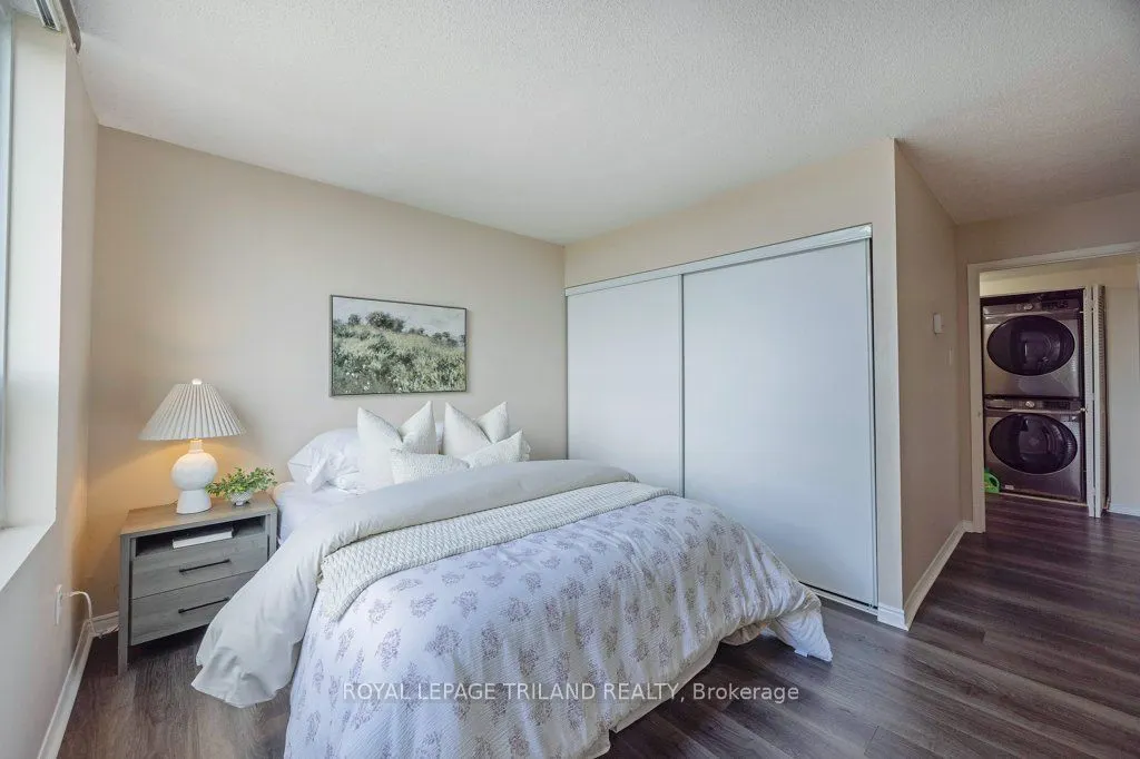 155 Kent Street, #1105