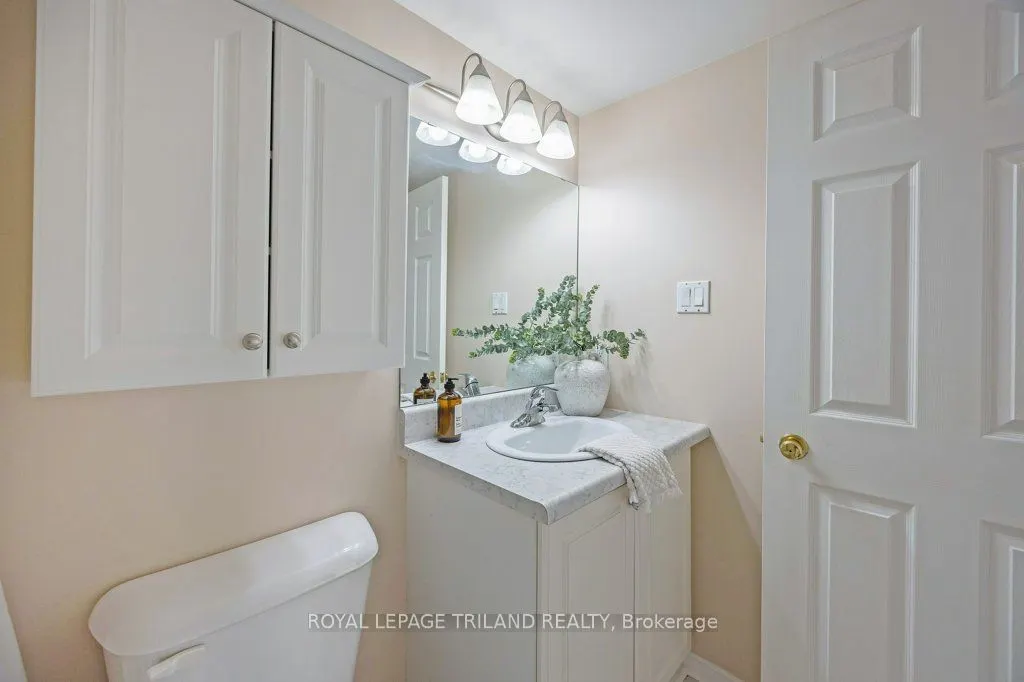 155 Kent Street, #1105