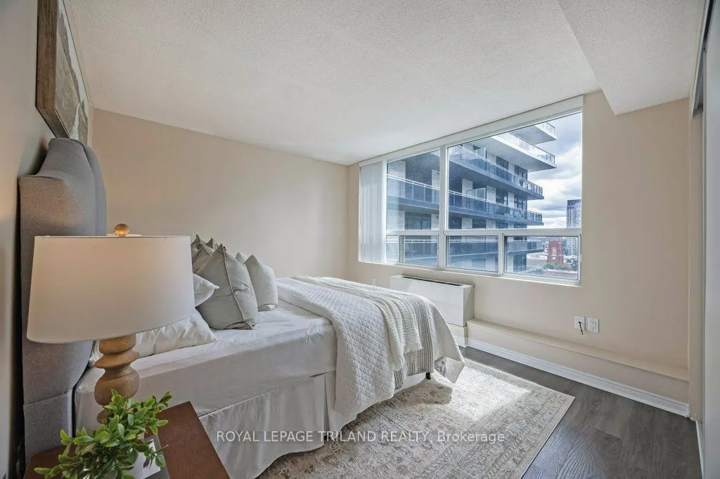 155 Kent Street, #1105