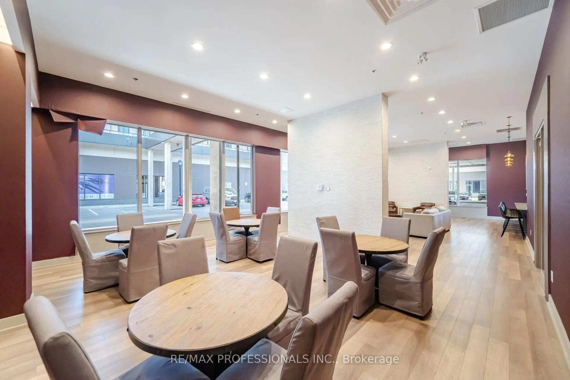 550 North Service Road, #PH1504