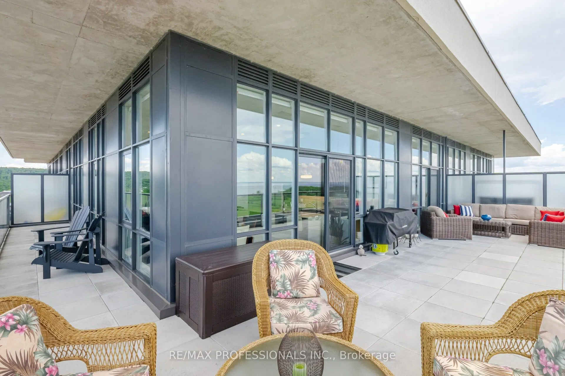 550 North Service Road, #PH1504