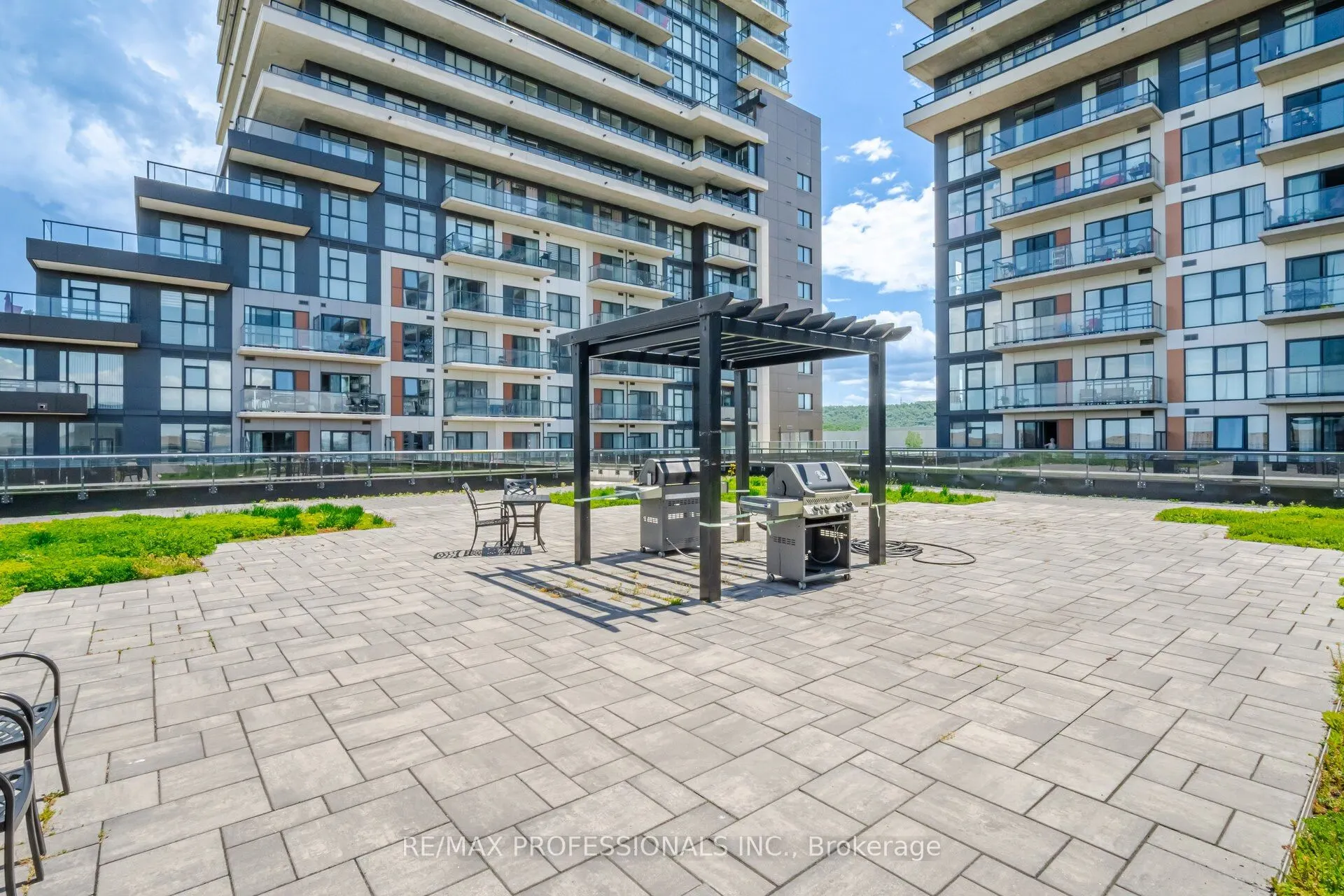 550 North Service Road, #PH1504