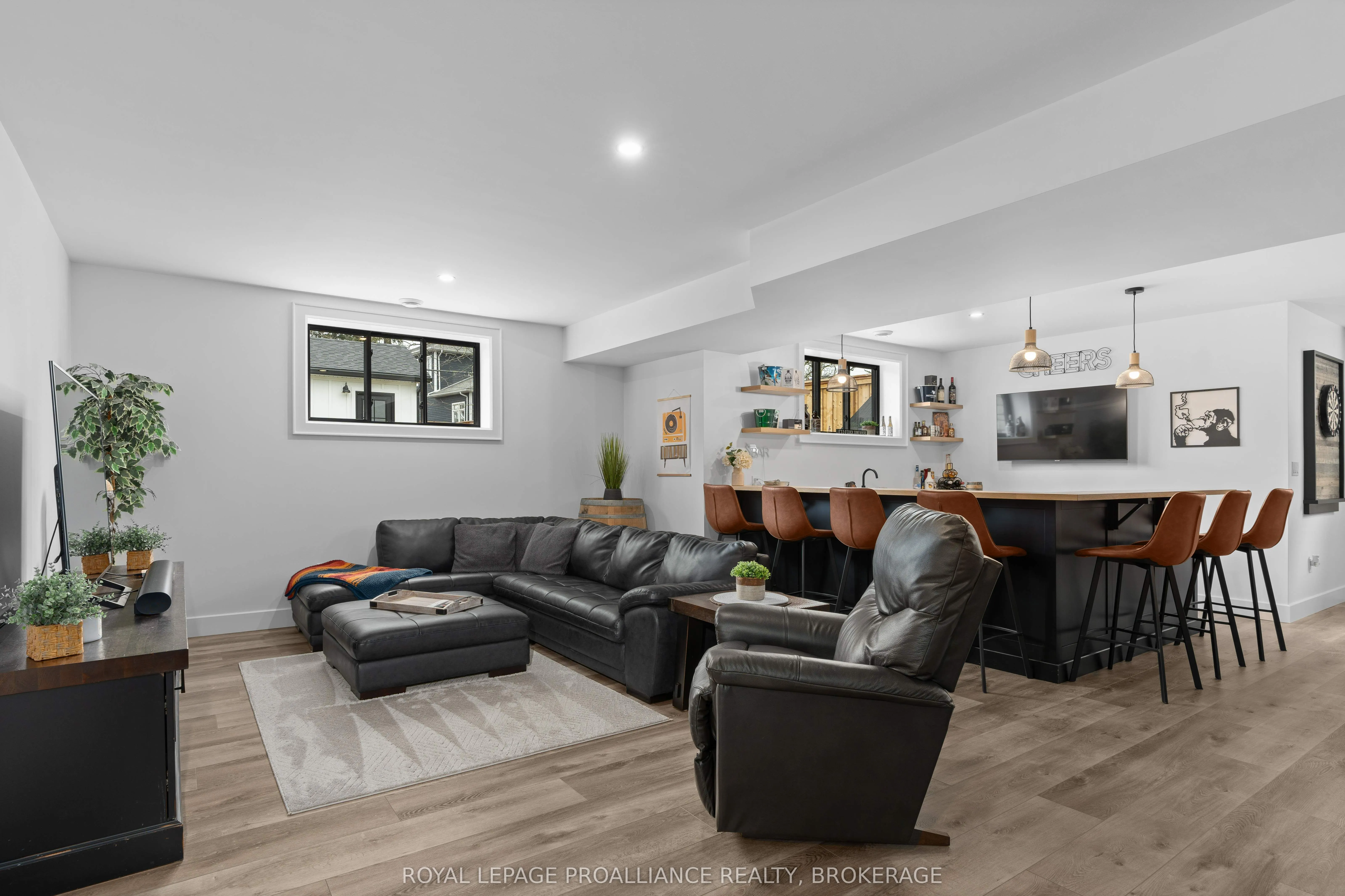 7 Crescent Drive