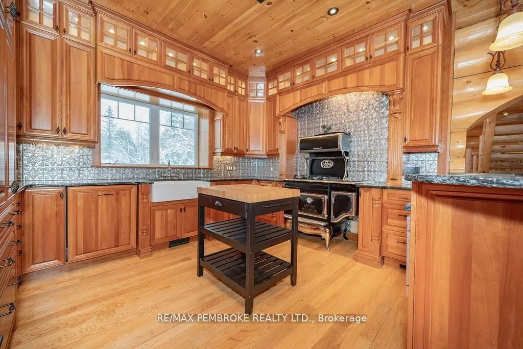 2467 Darling Road