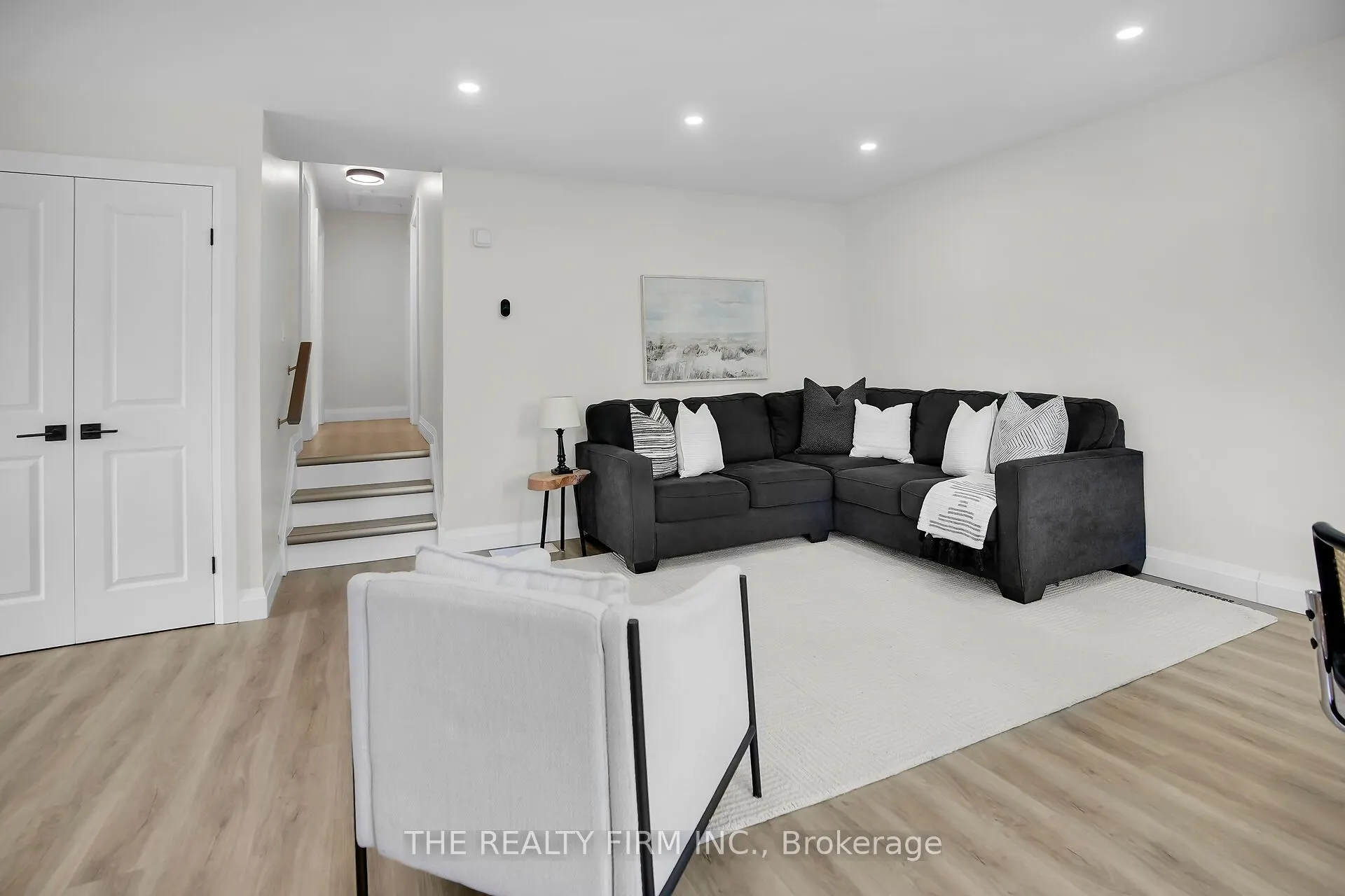 270 Highview Crescent