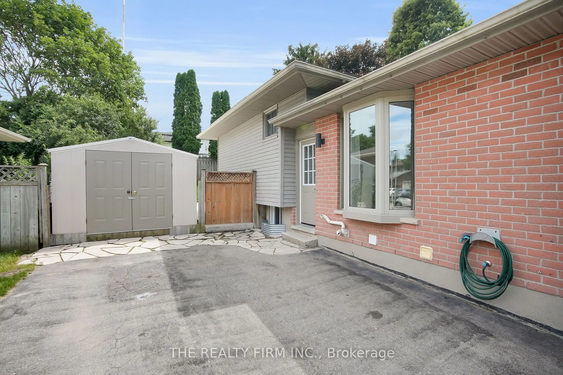 270 Highview Crescent