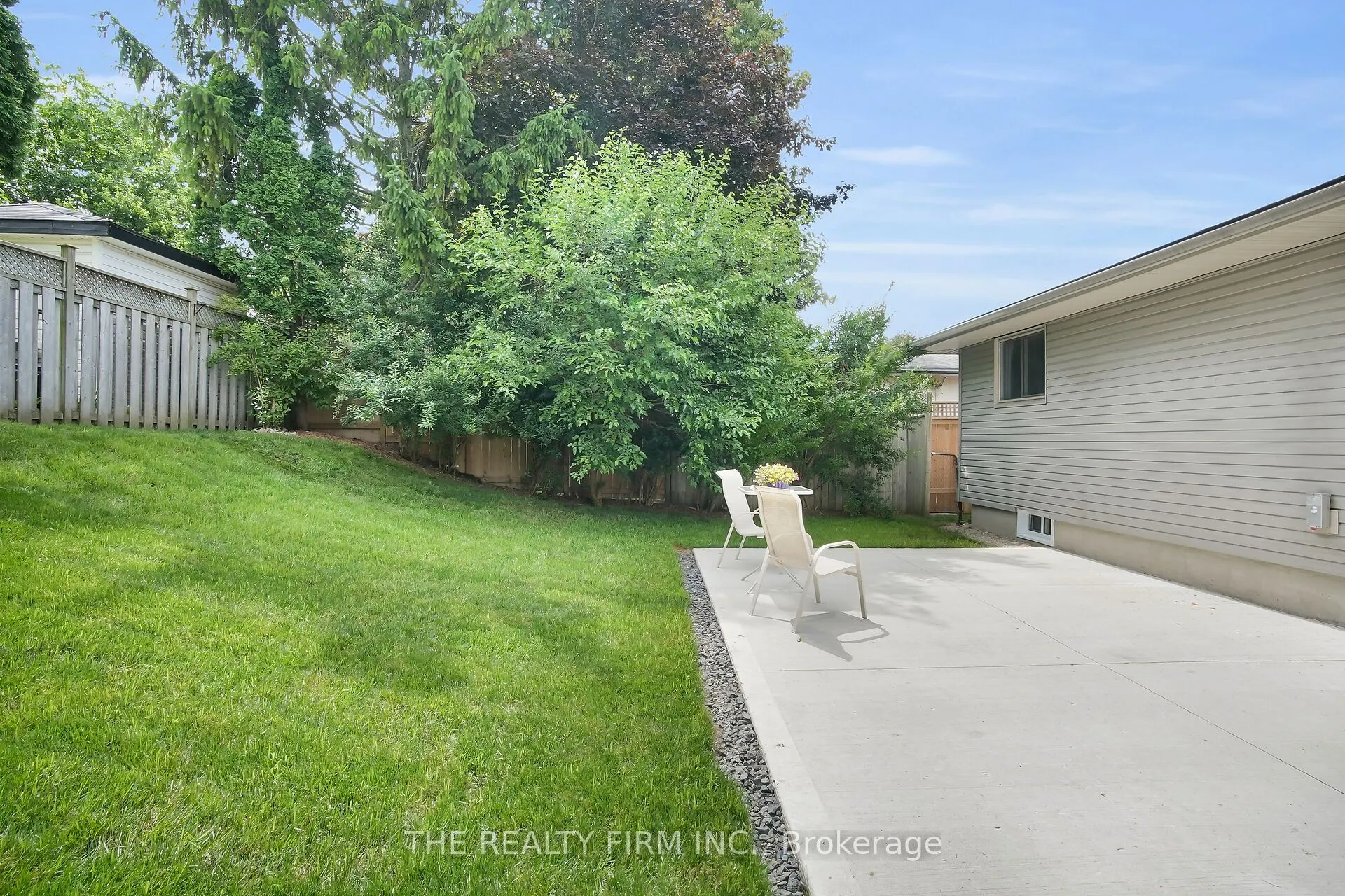 270 Highview Crescent