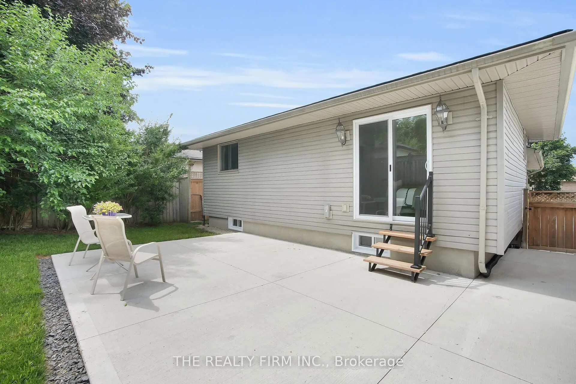 270 Highview Crescent
