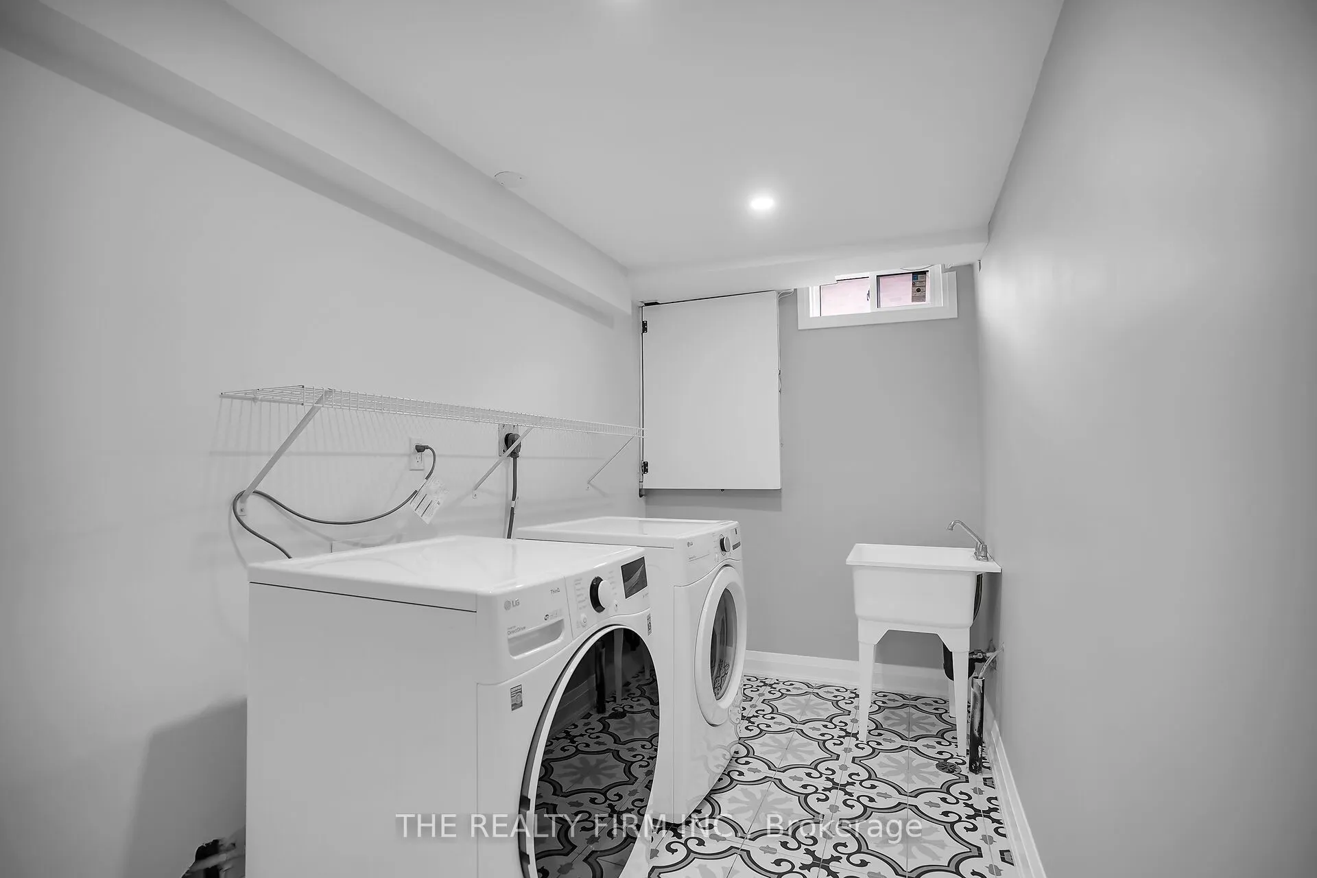 270 Highview Crescent