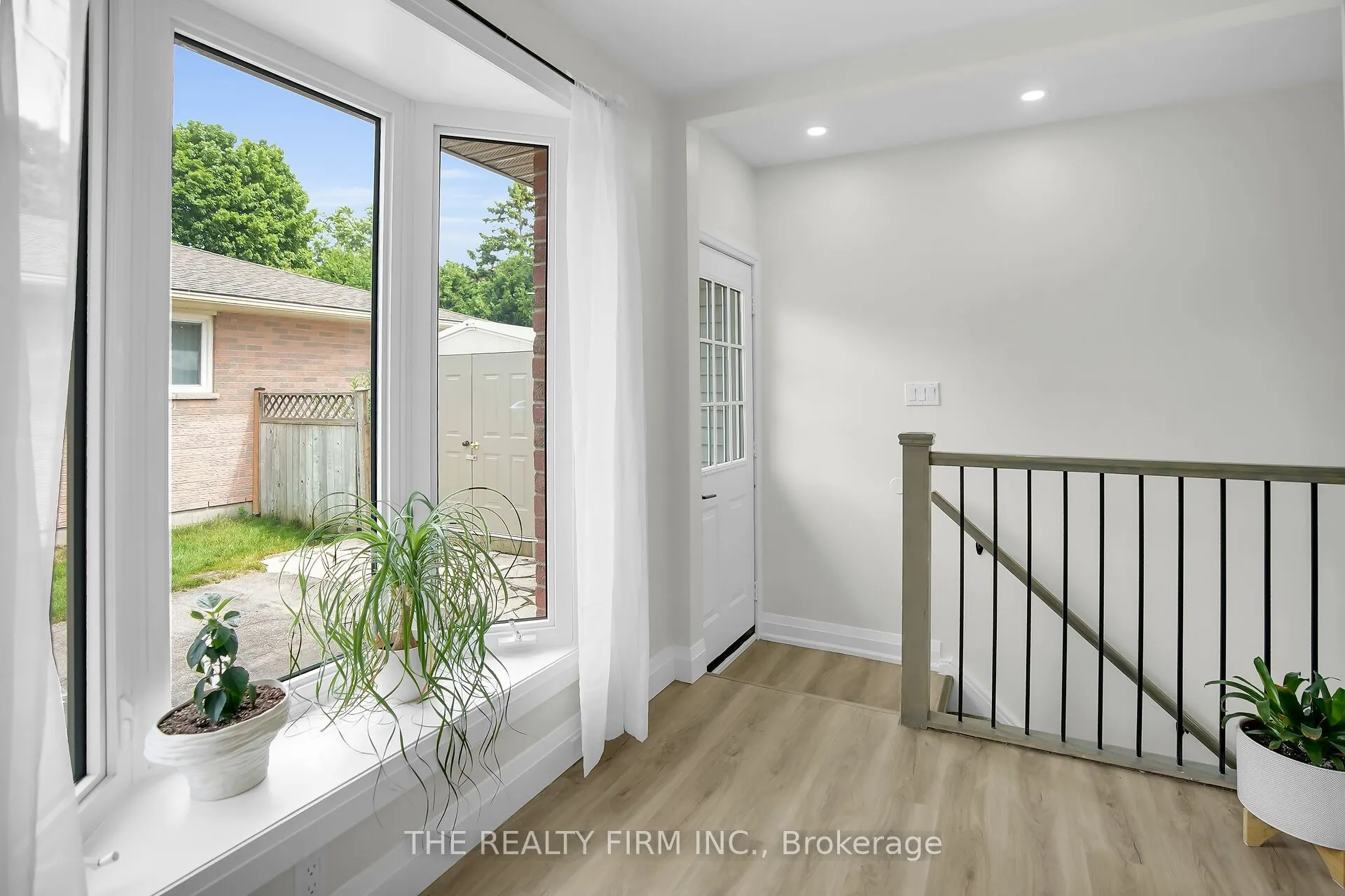 270 Highview Crescent