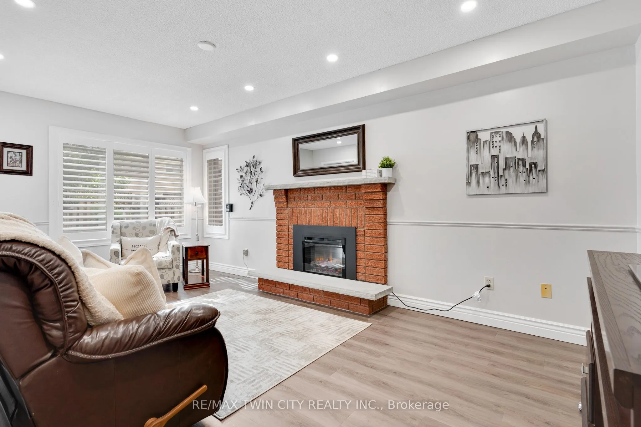 20 Anglerock Drive