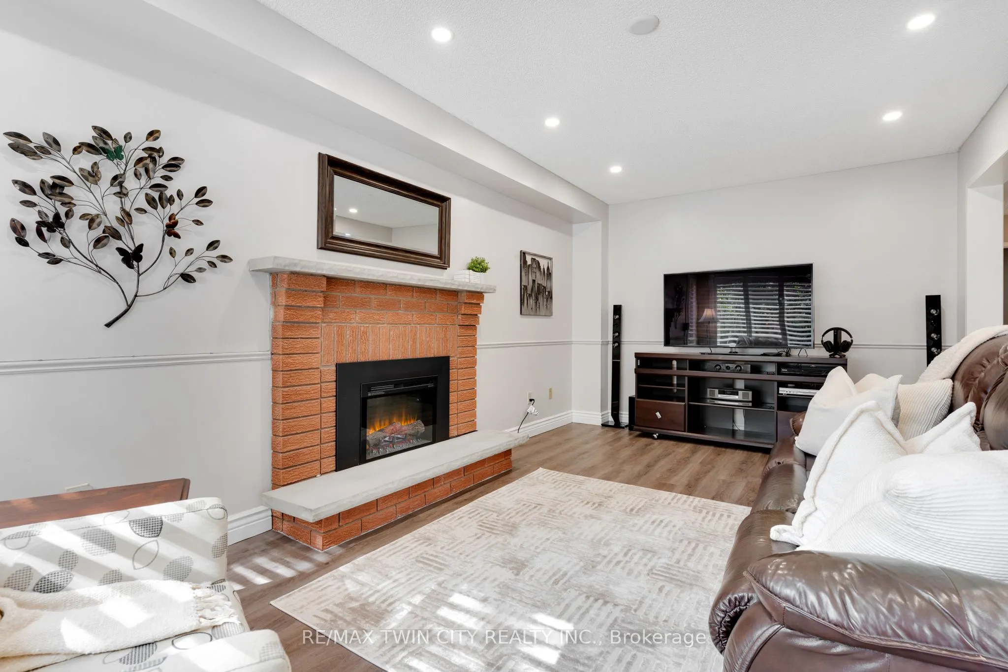 20 Anglerock Drive