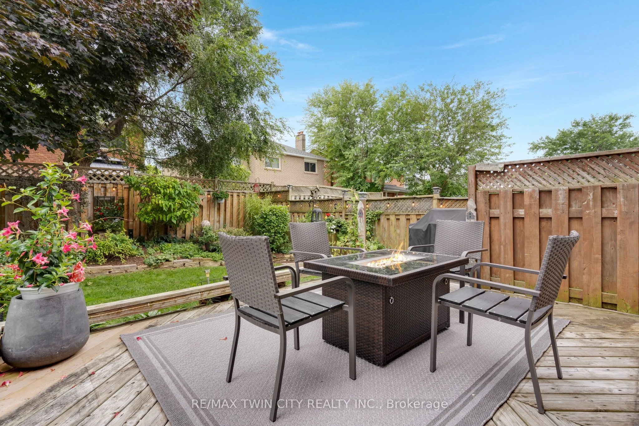 20 Anglerock Drive