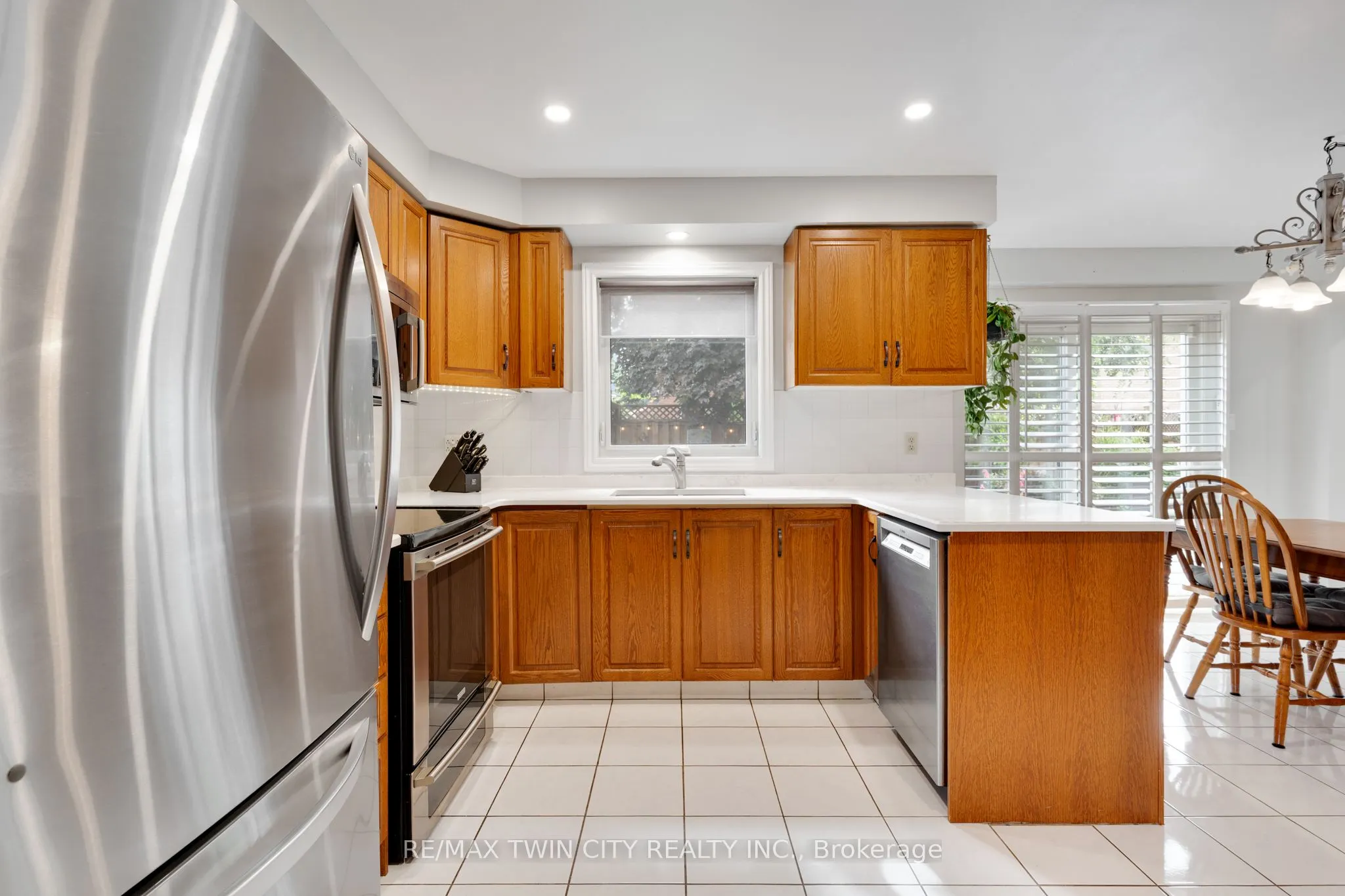 20 Anglerock Drive