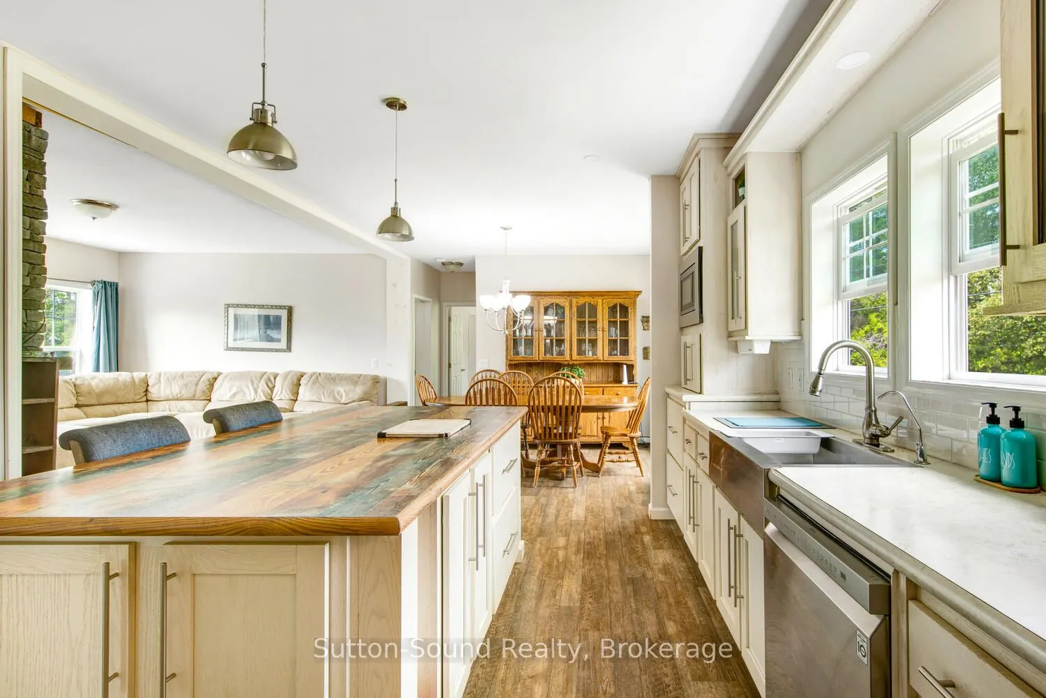 682 Dorcas Bay Road