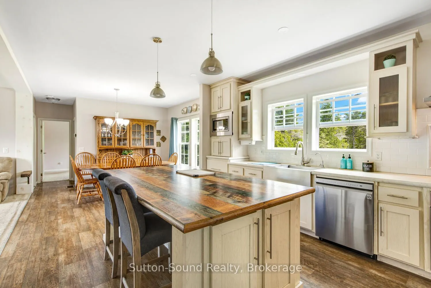682 Dorcas Bay Road