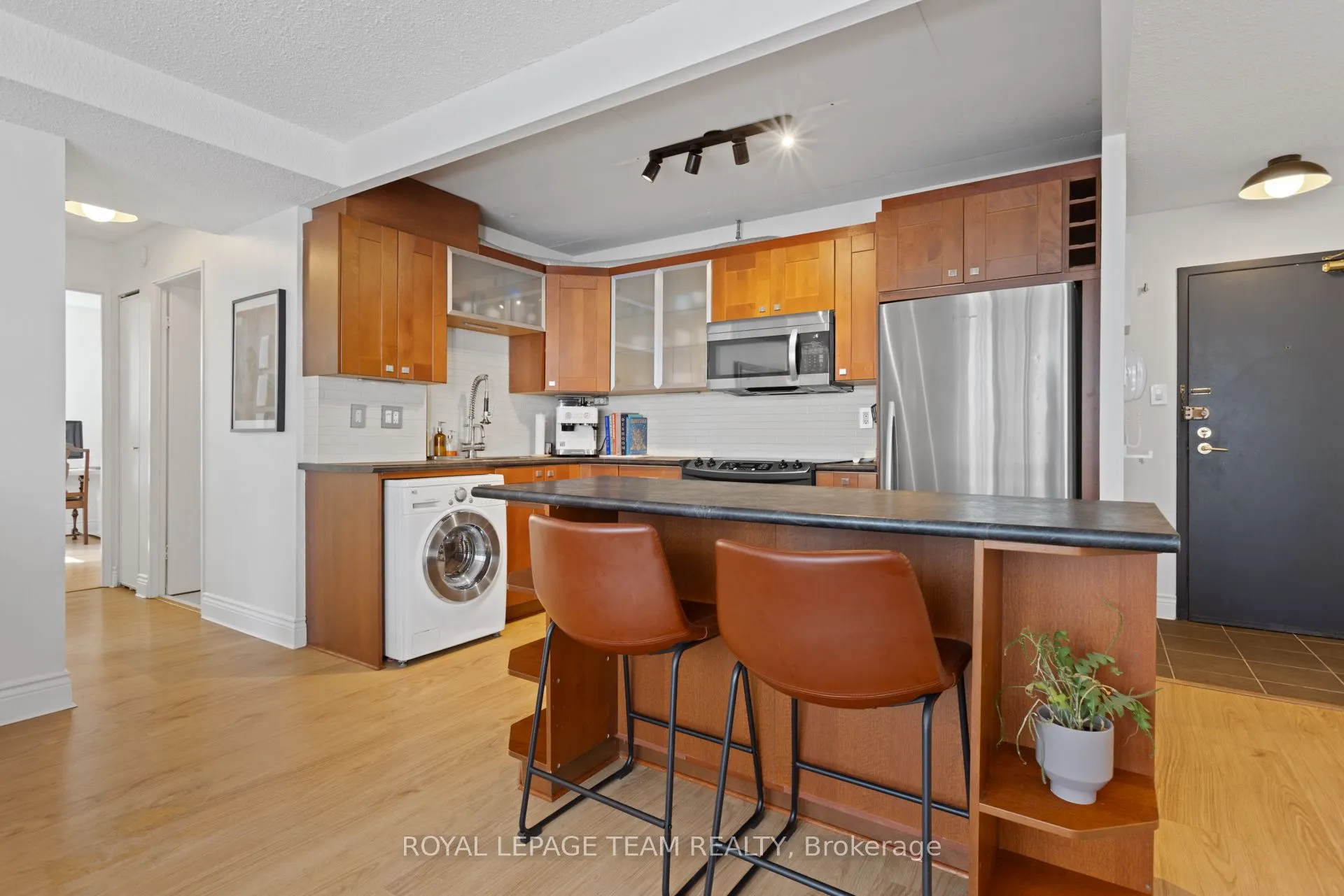 141 Somerset Street W, #503