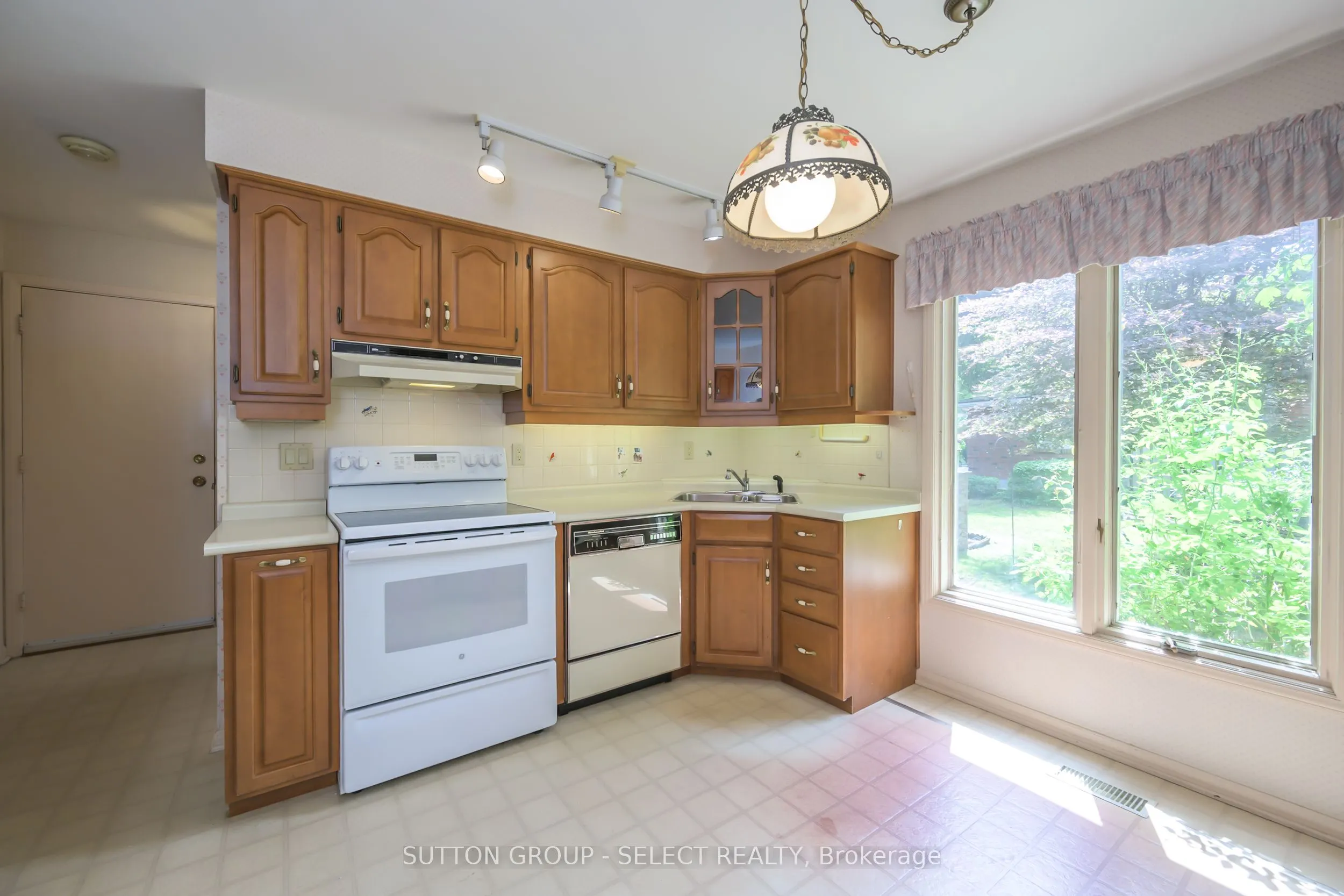 11 TANGLEWOOD Avenue