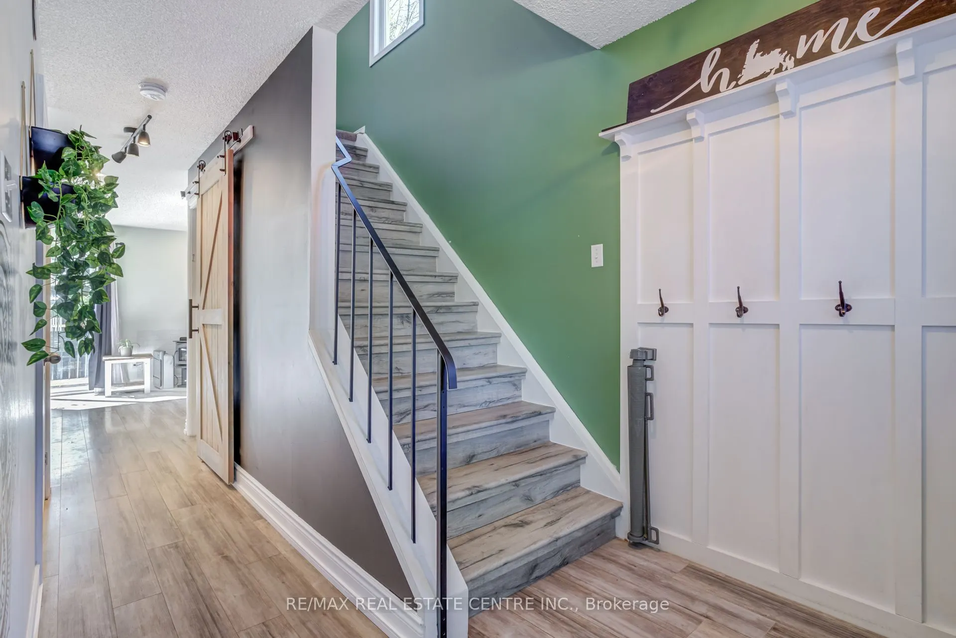 521 Pineview Gardens