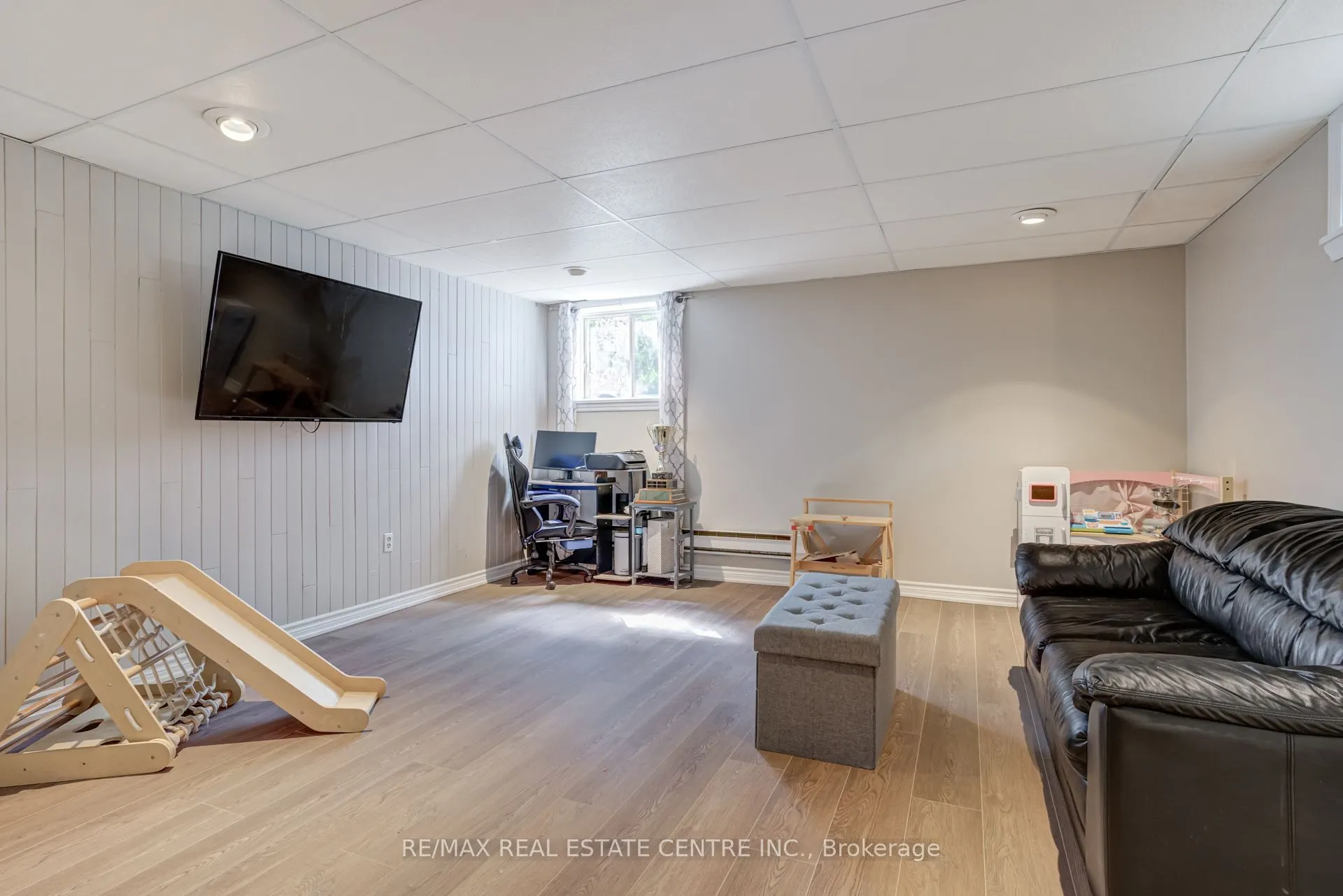 521 Pineview Gardens