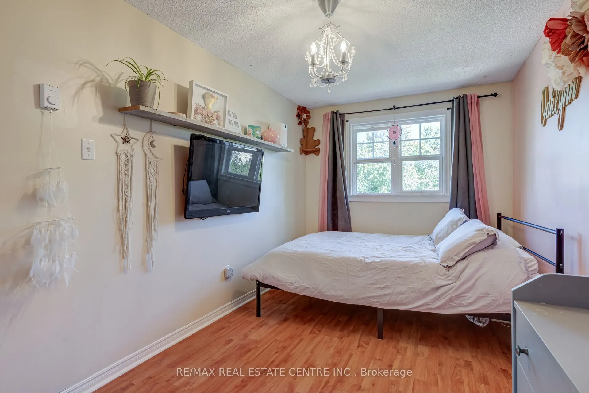 521 Pineview Gardens