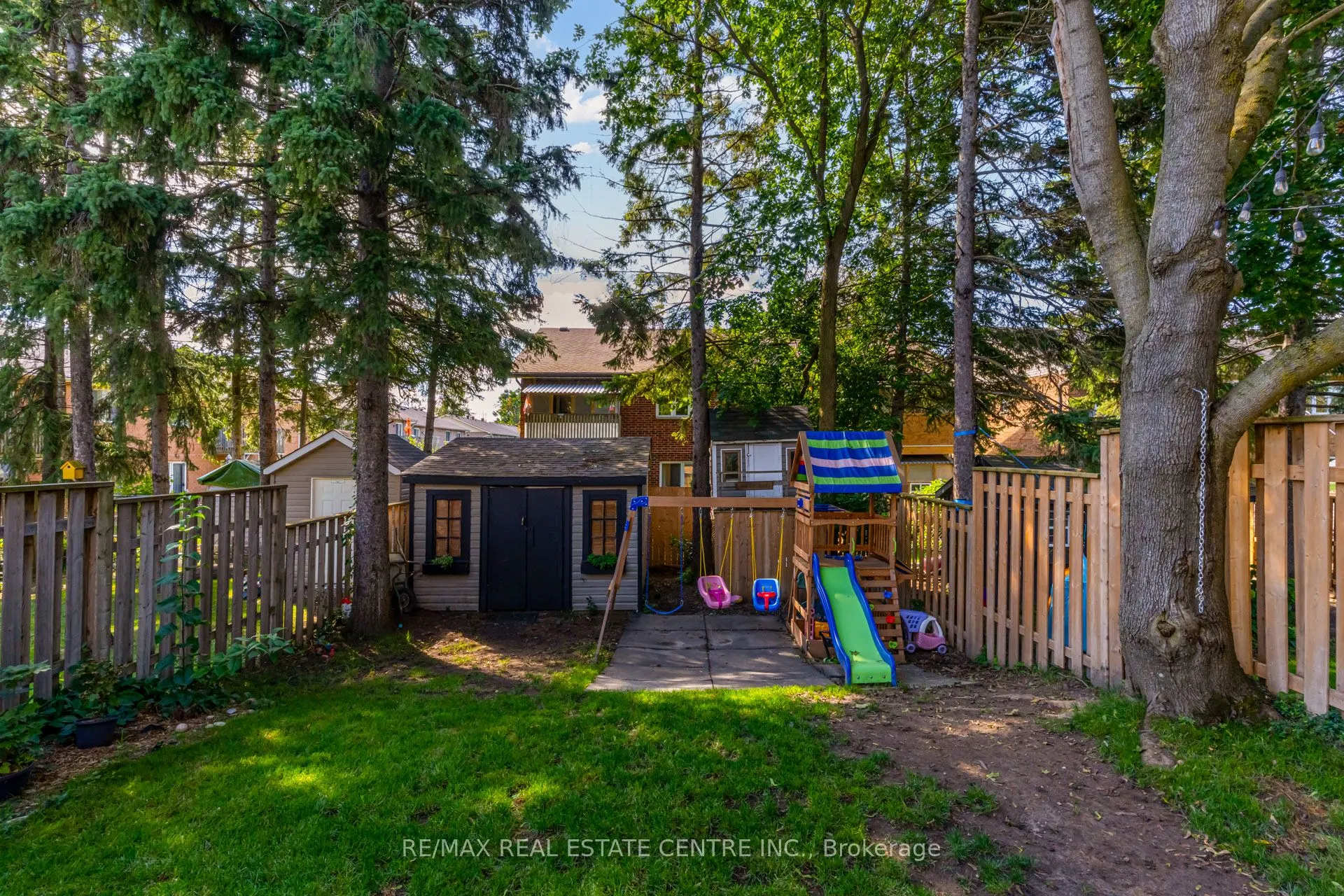 521 Pineview Gardens