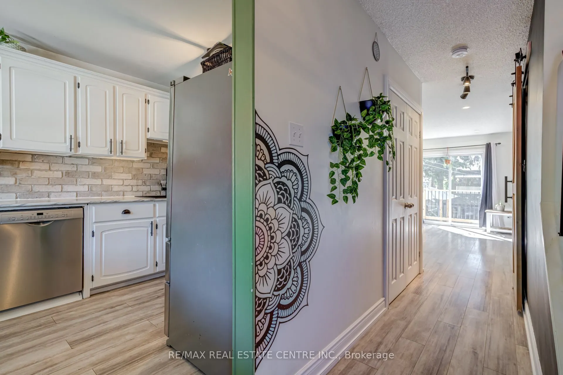 521 Pineview Gardens