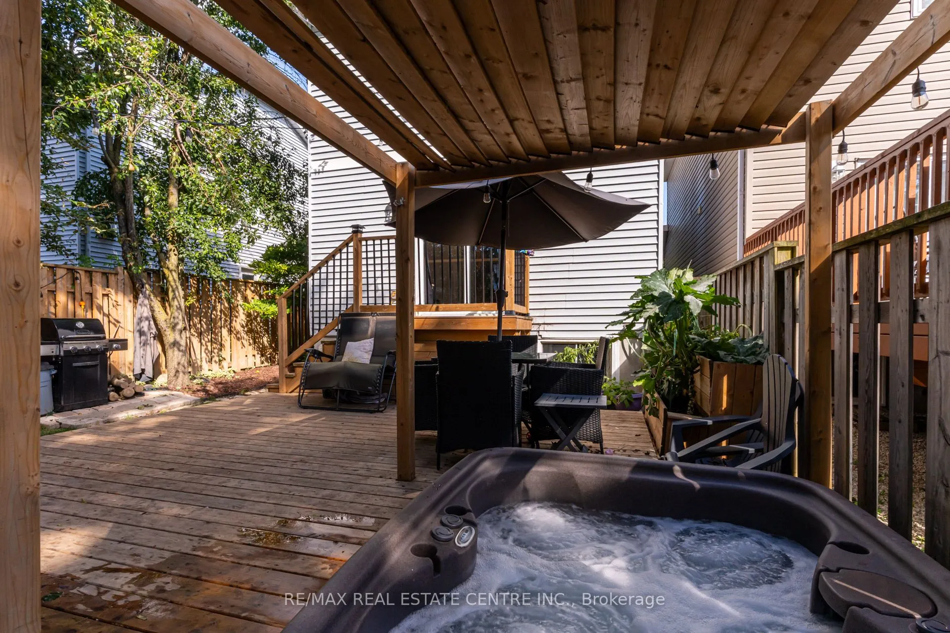 521 Pineview Gardens