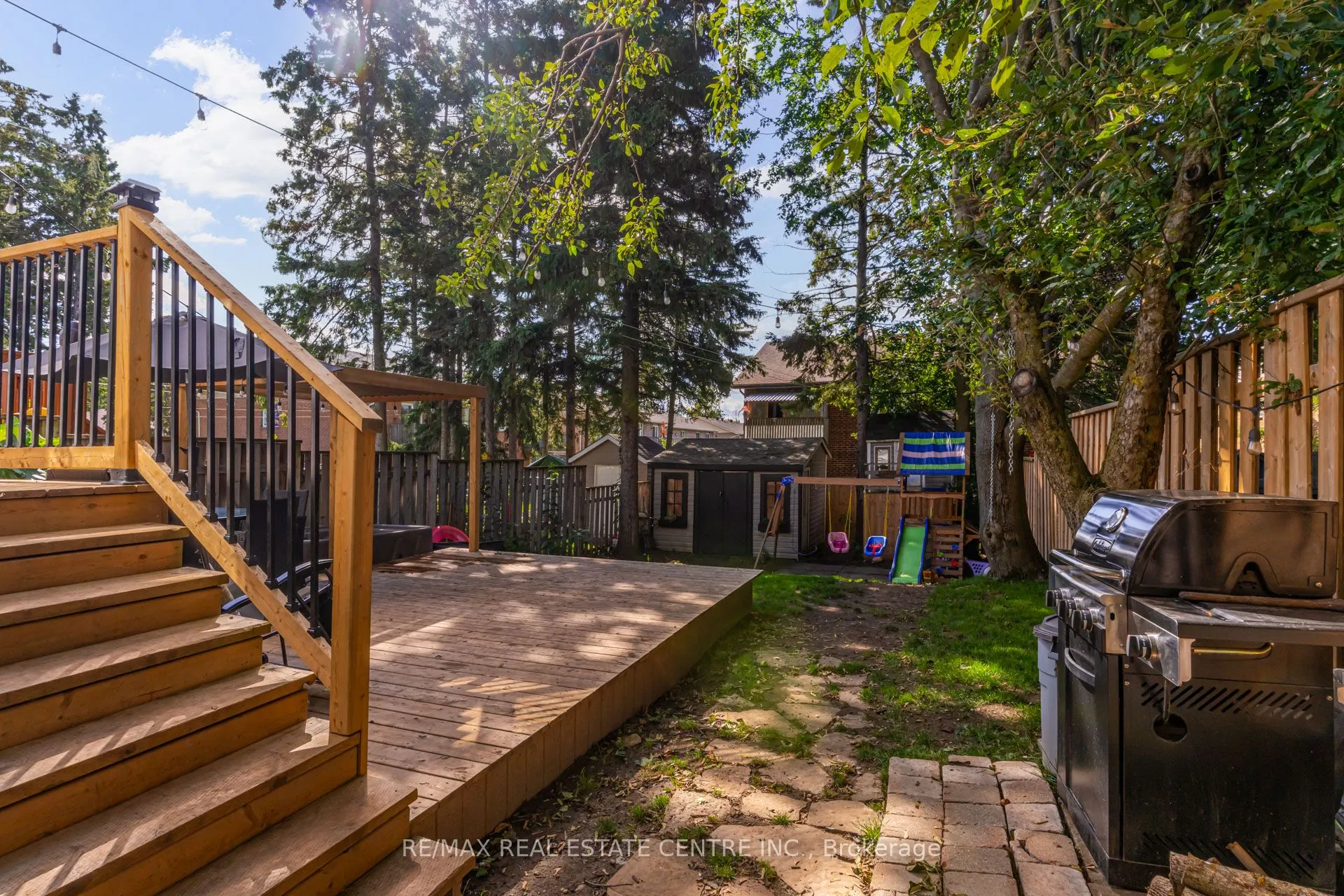 521 Pineview Gardens