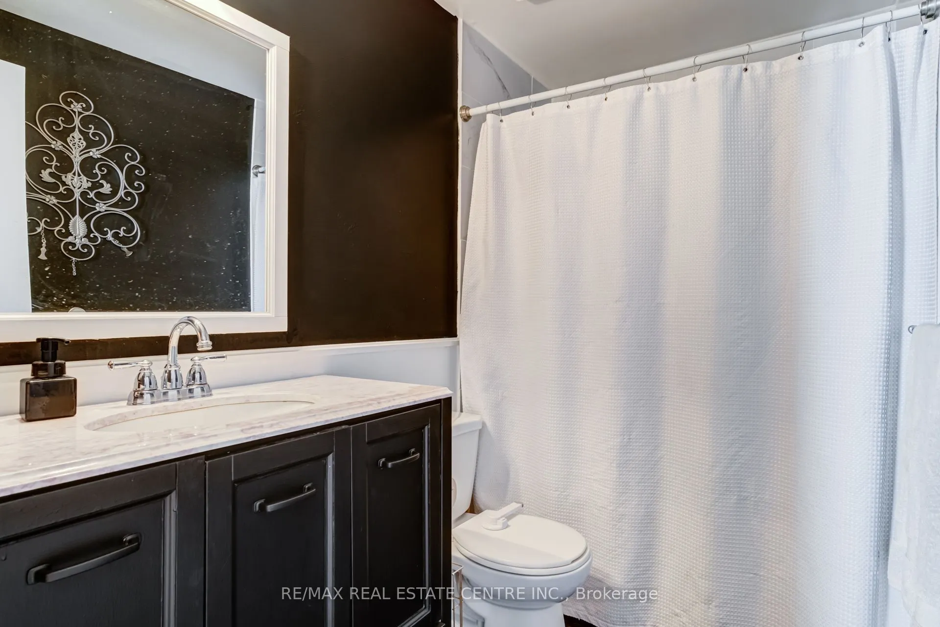 521 Pineview Gardens
