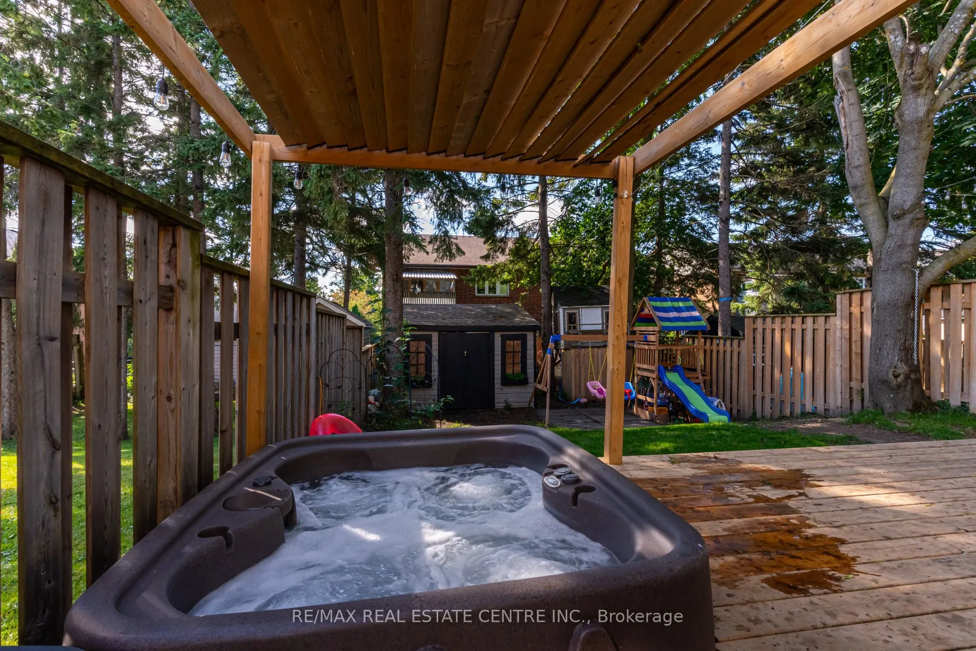 521 Pineview Gardens
