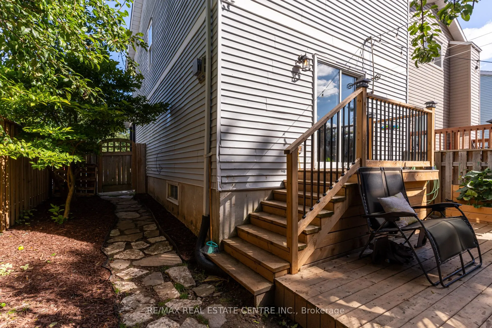 521 Pineview Gardens