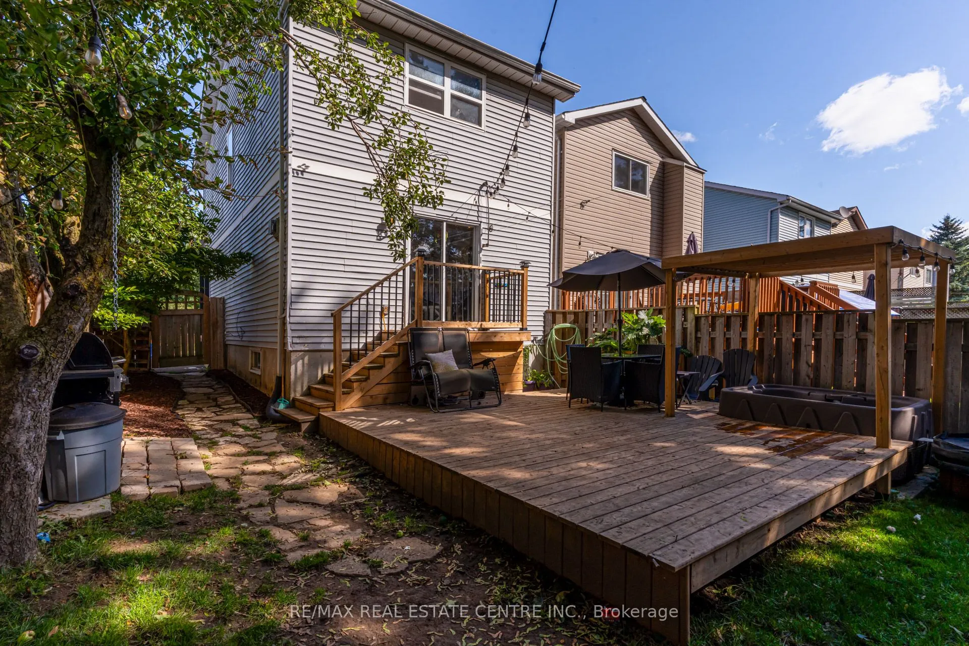 521 Pineview Gardens