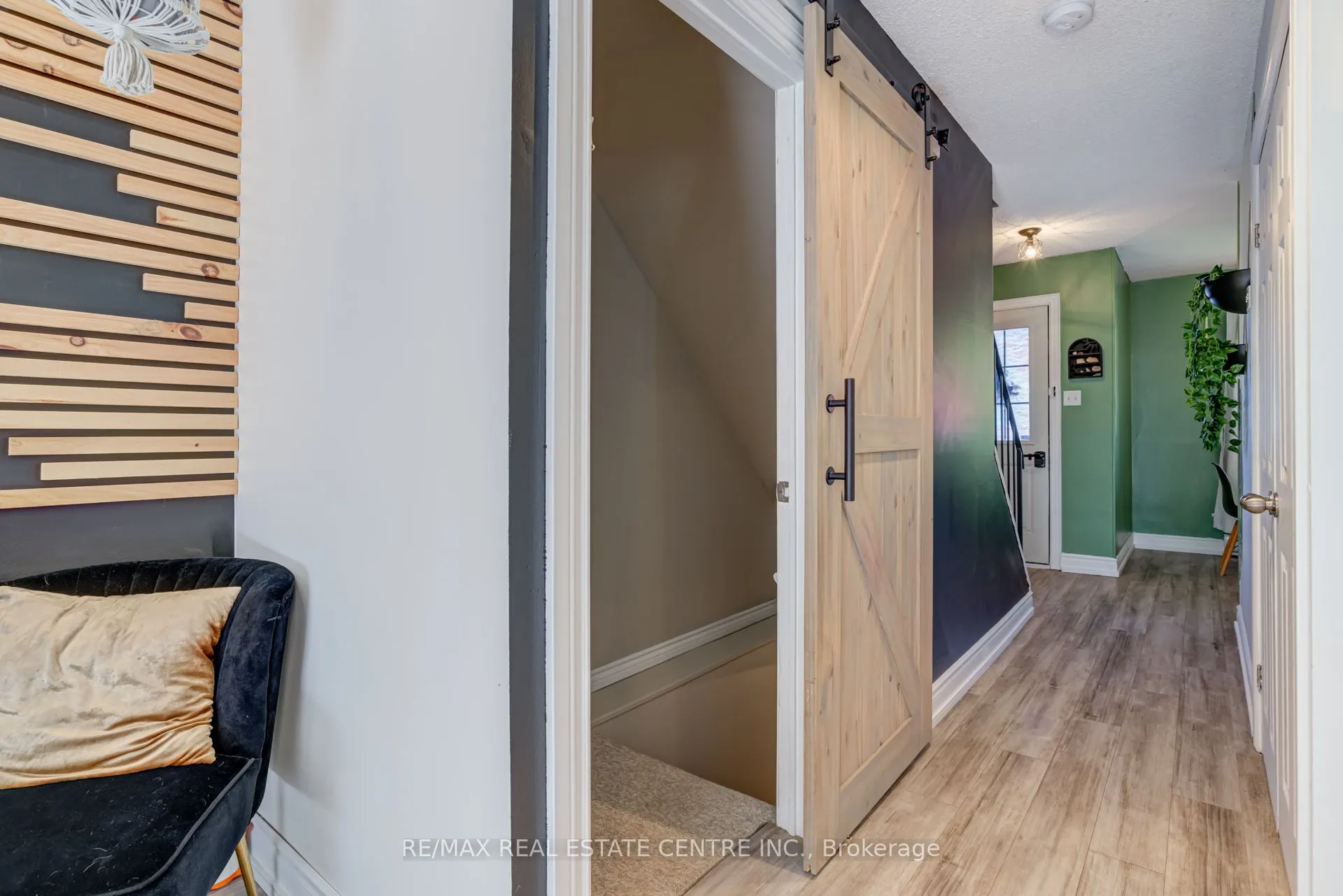 521 Pineview Gardens