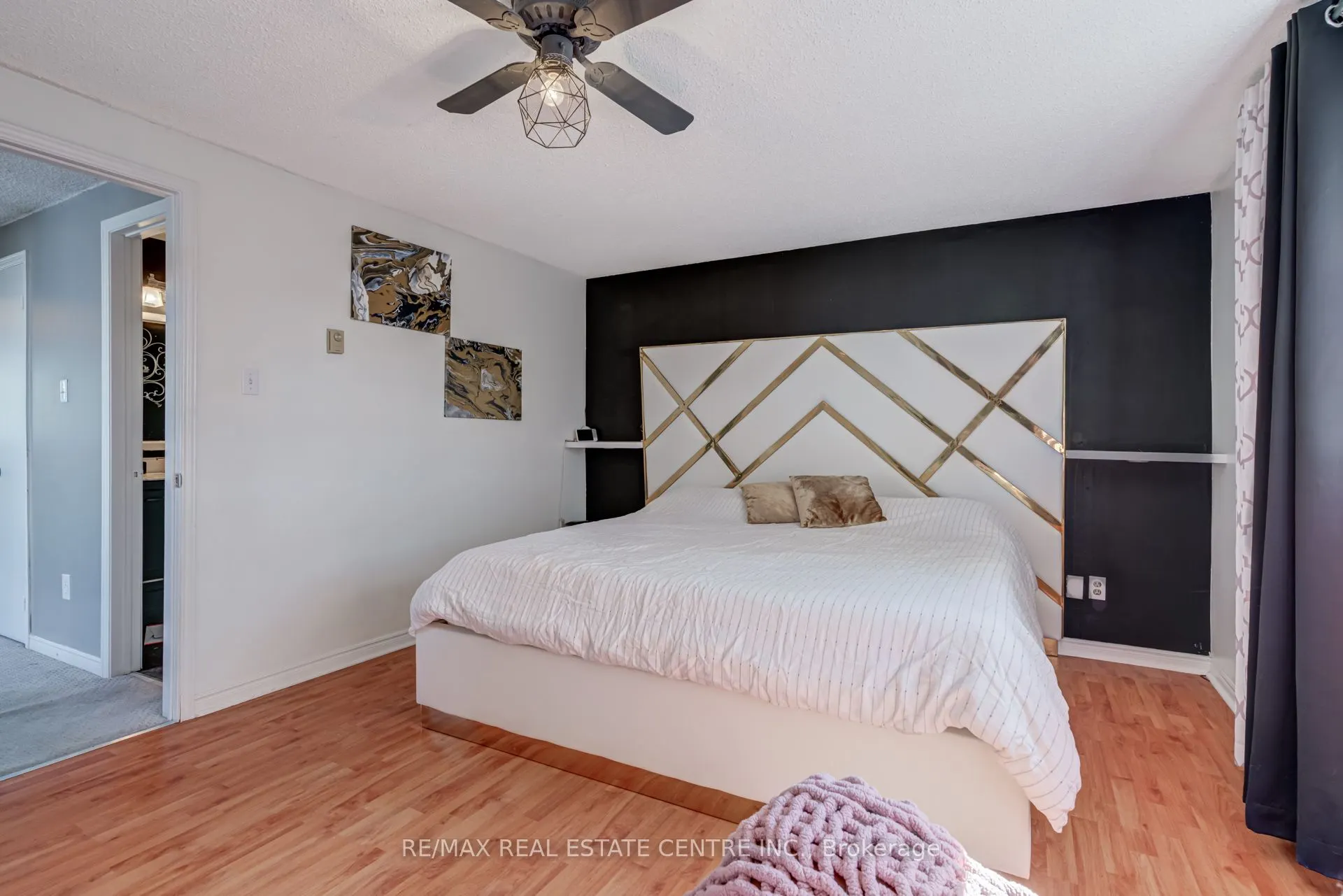 521 Pineview Gardens