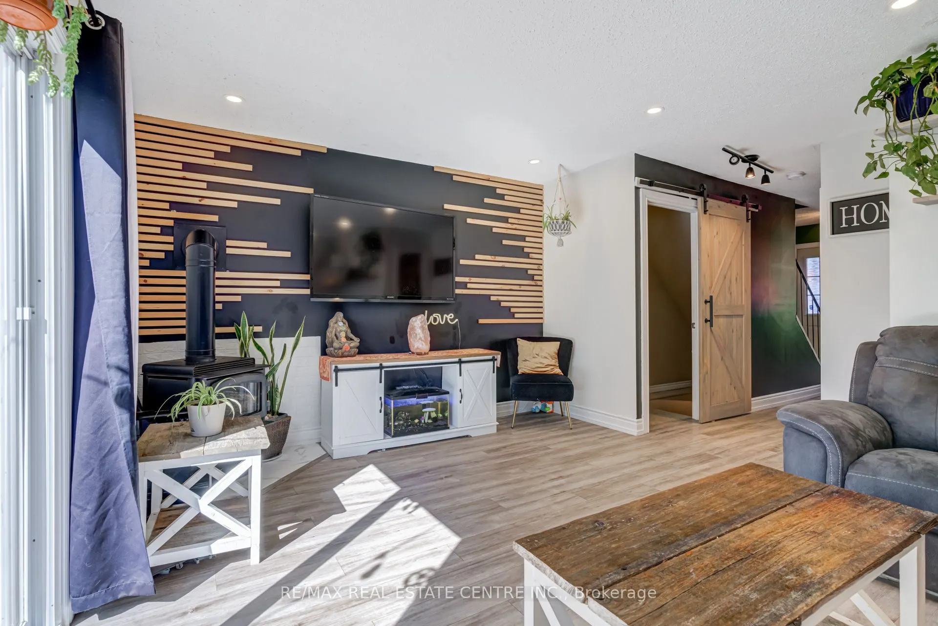 521 Pineview Gardens