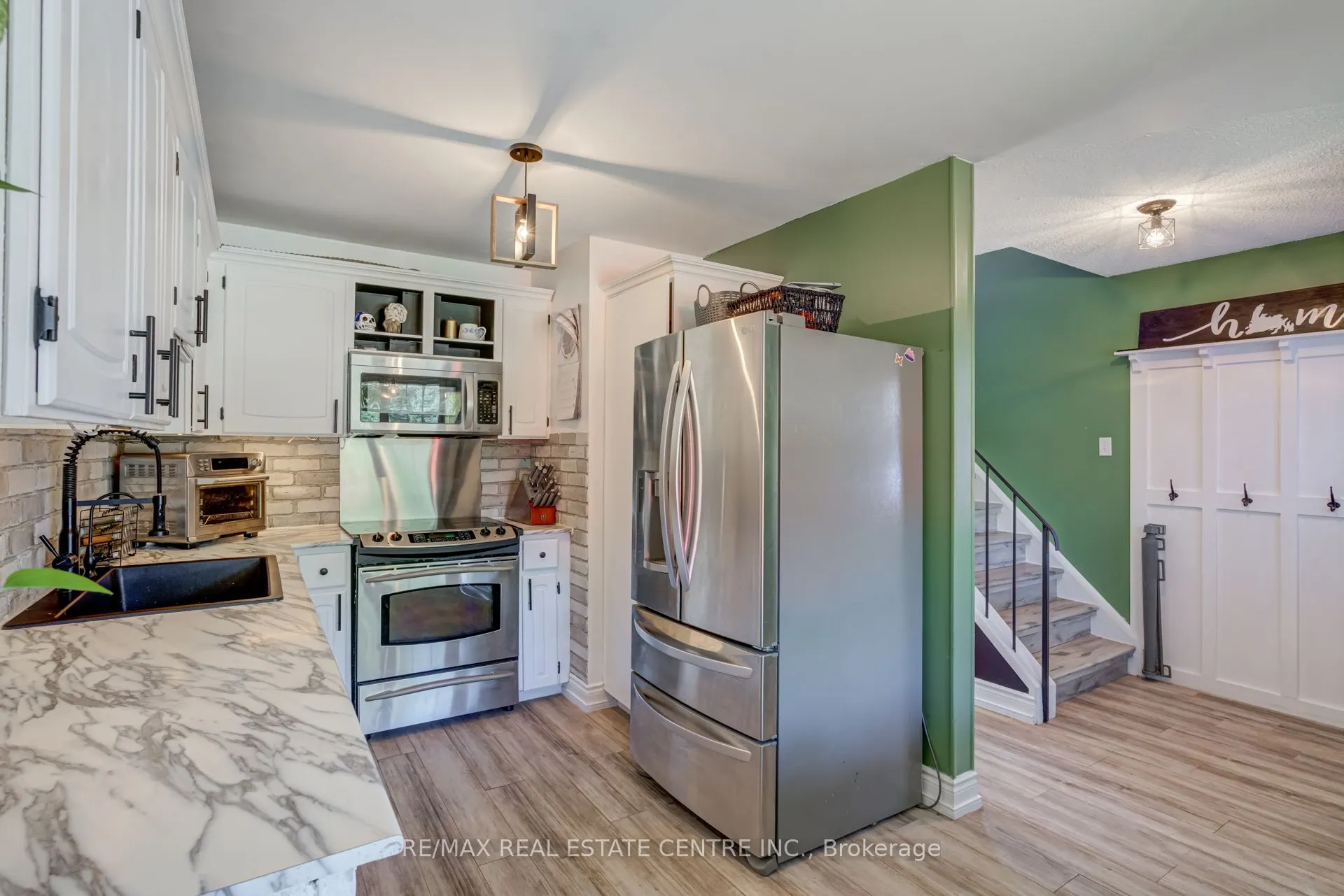 521 Pineview Gardens