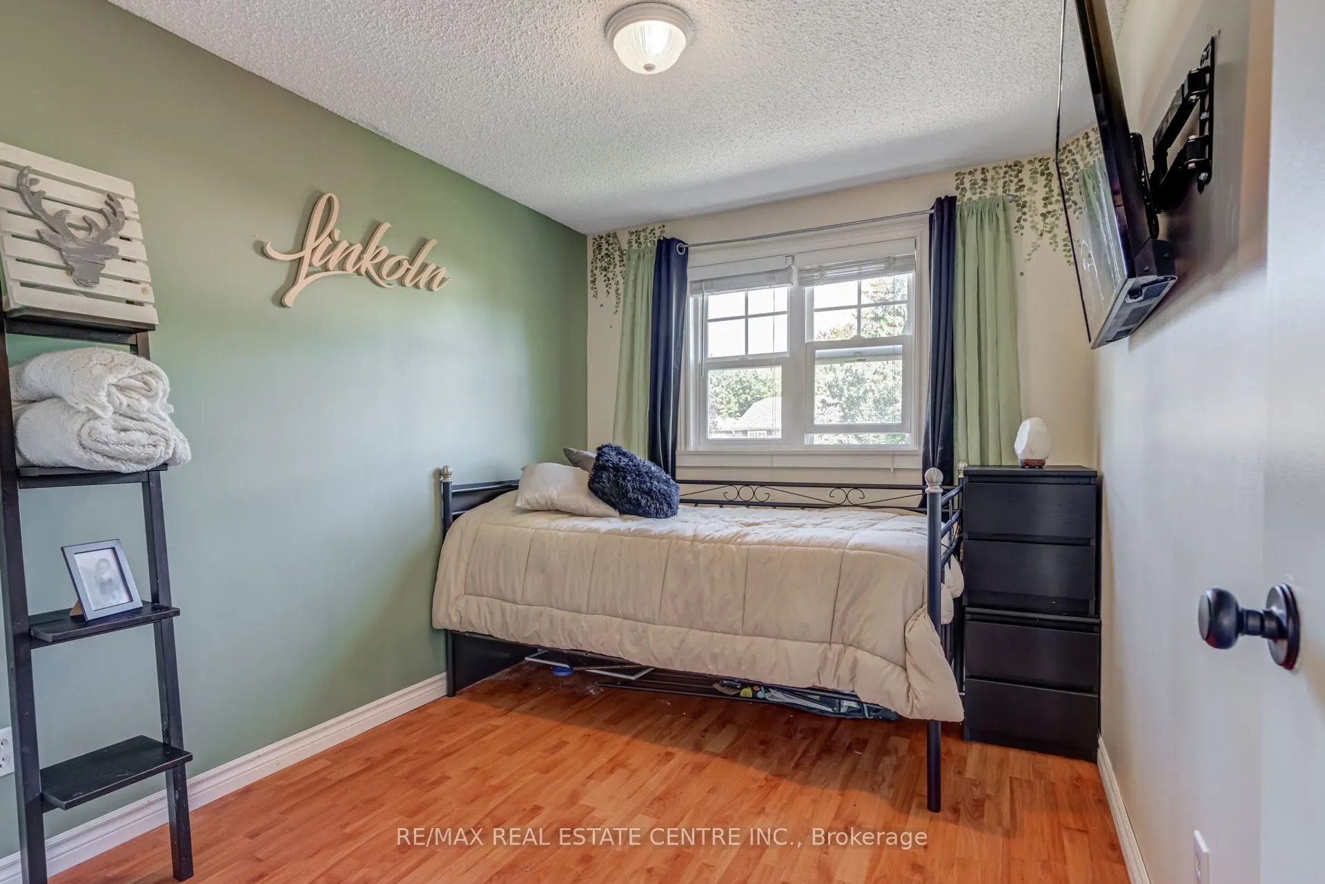521 Pineview Gardens