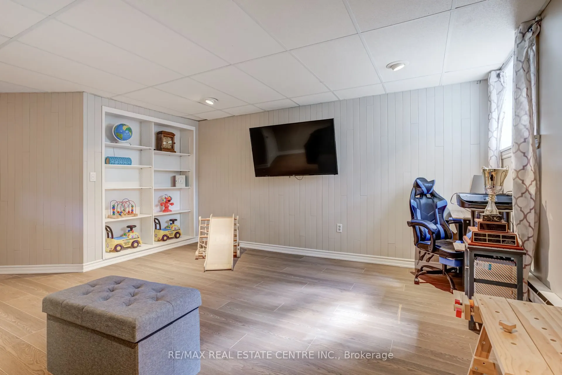 521 Pineview Gardens