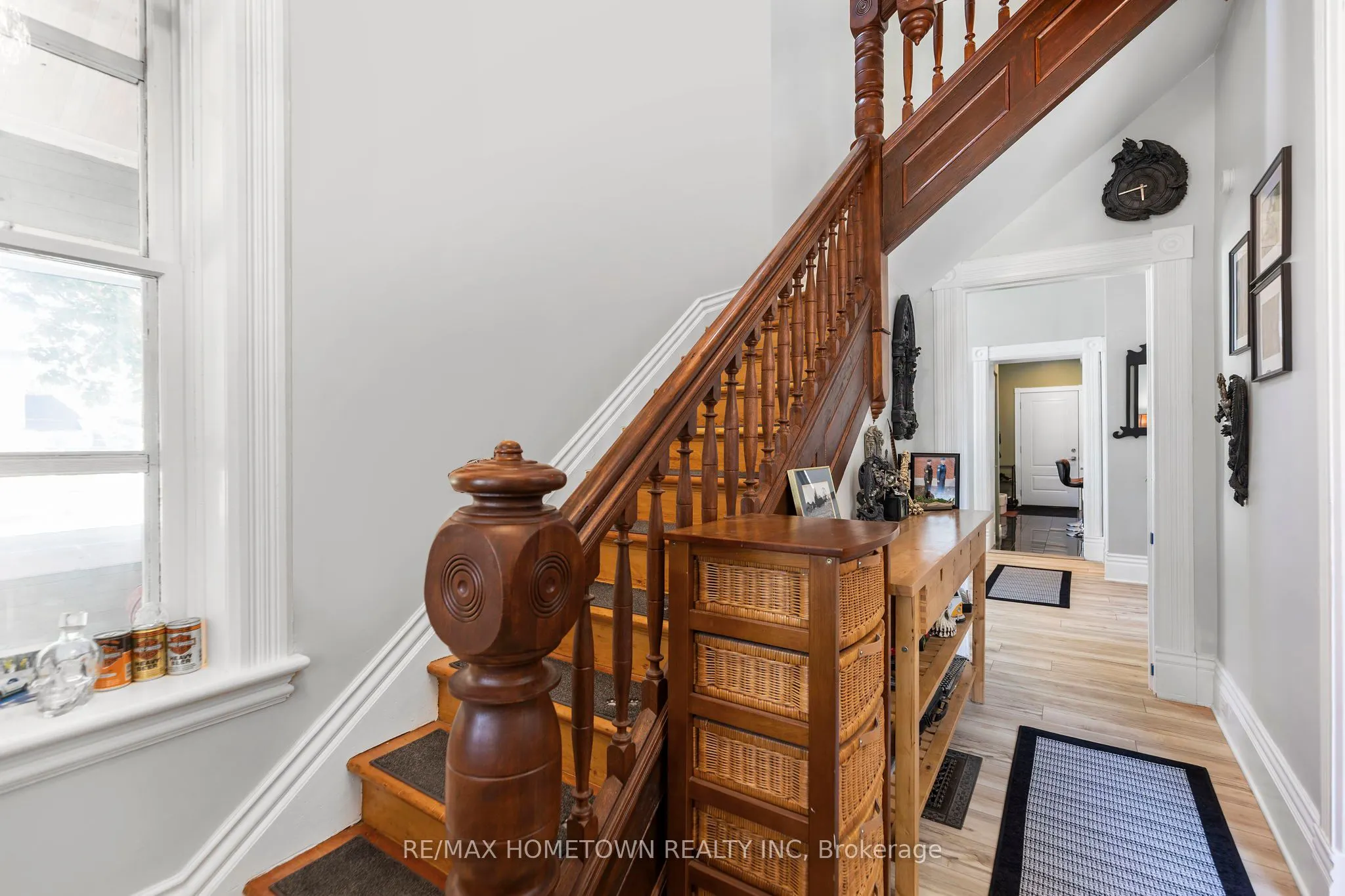 198 James Street W