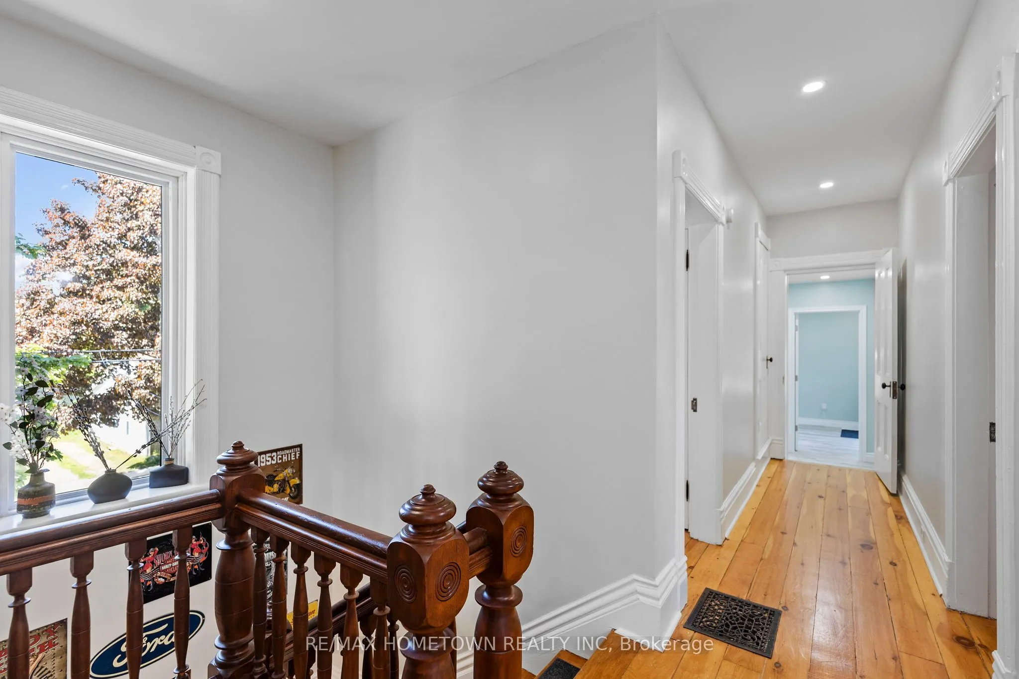 198 James Street W