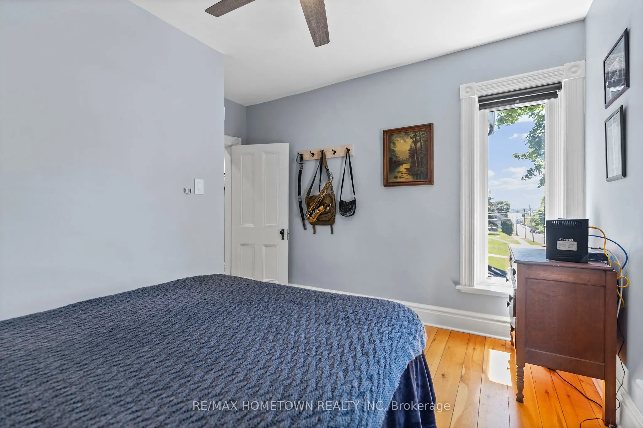 198 James Street W