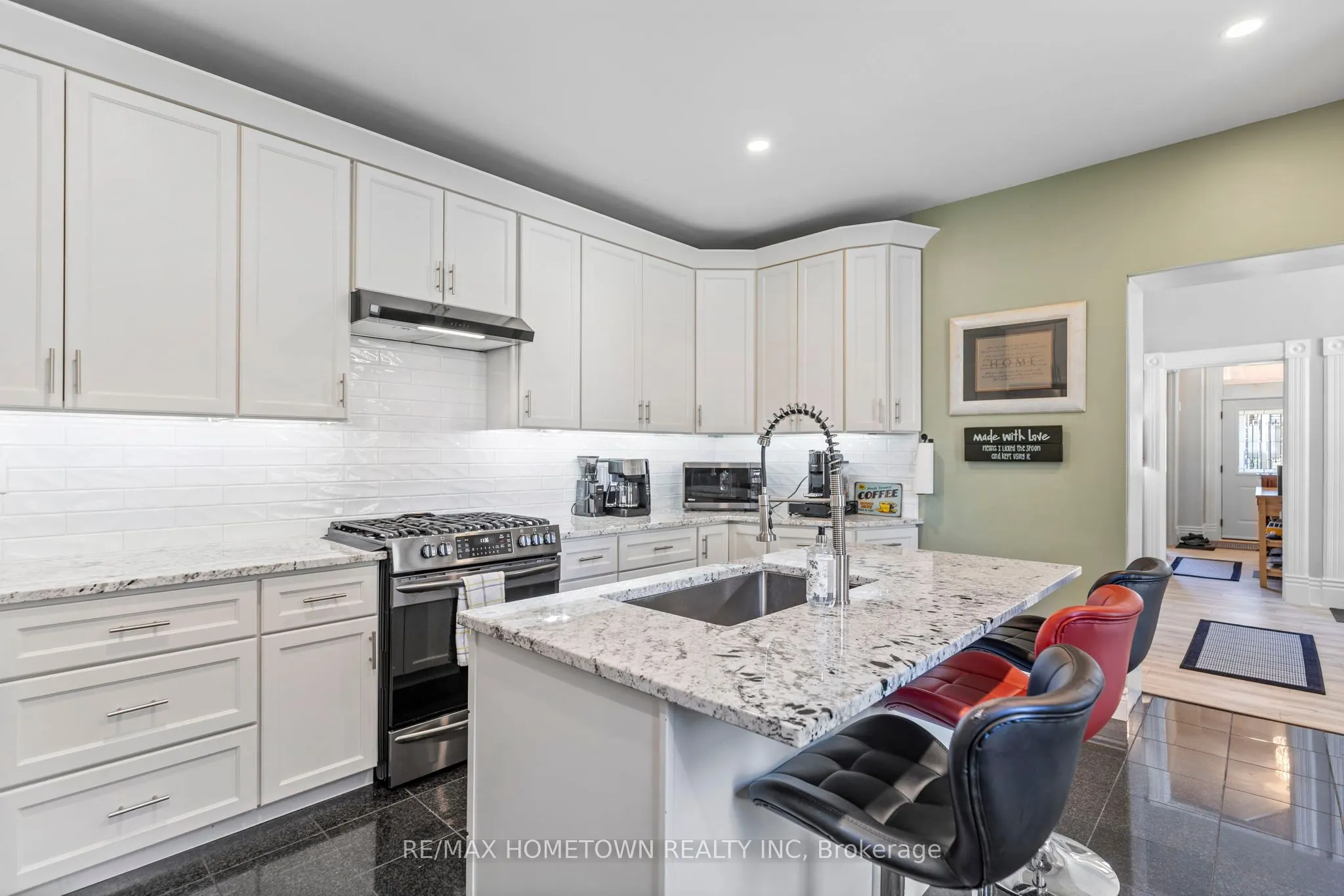 198 James Street W